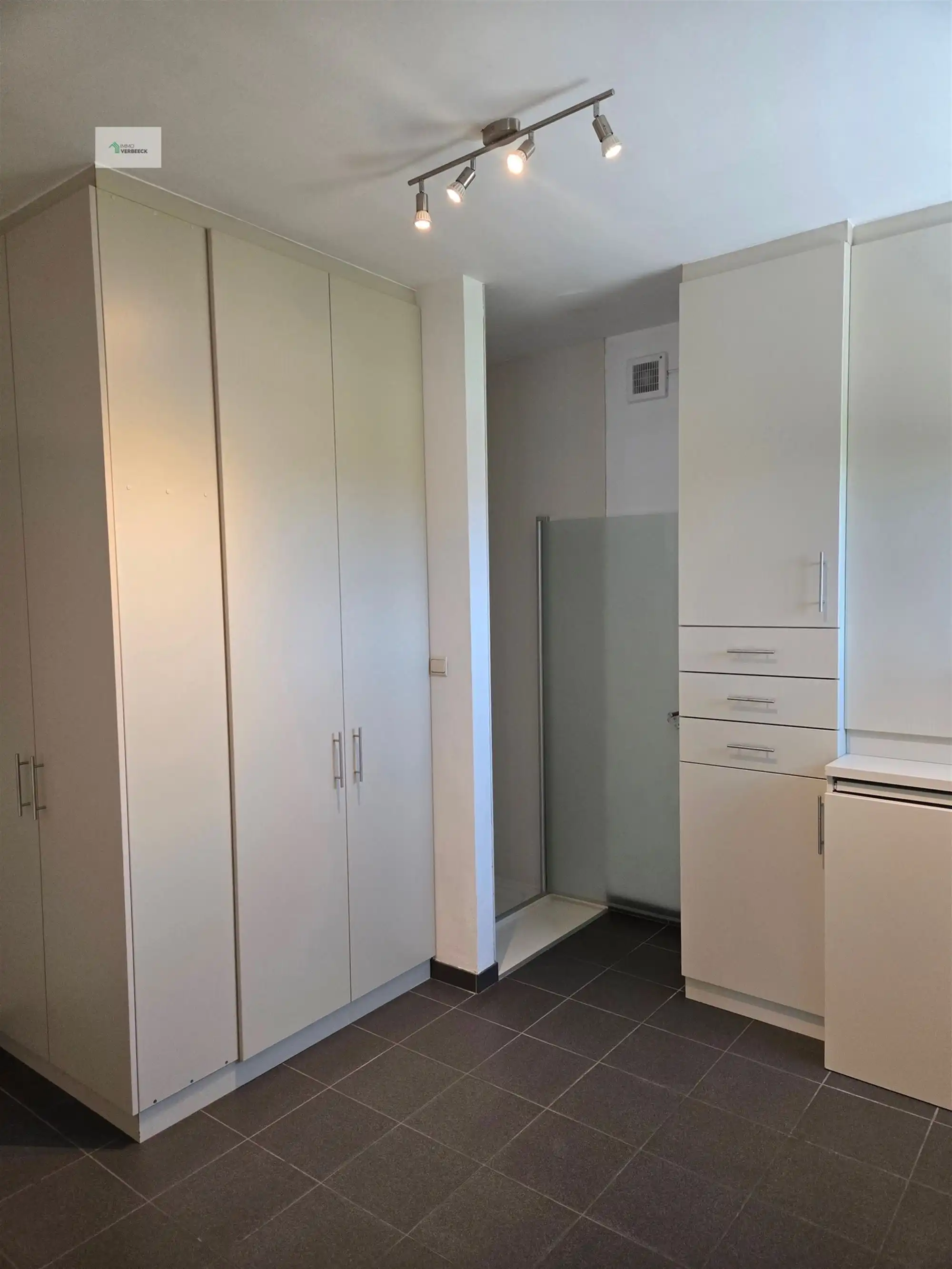 Ruime Woning met 3 Slaapkamers in Bale foto 8