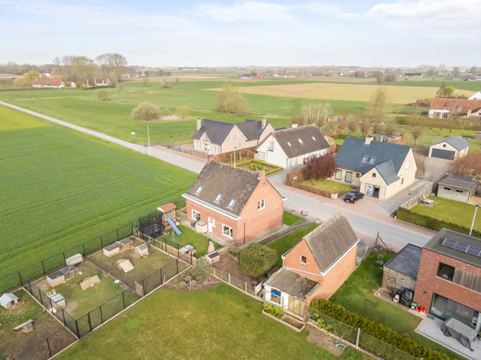 Rustig gelegen alleenstaande woning met tuin en garage. foto 8