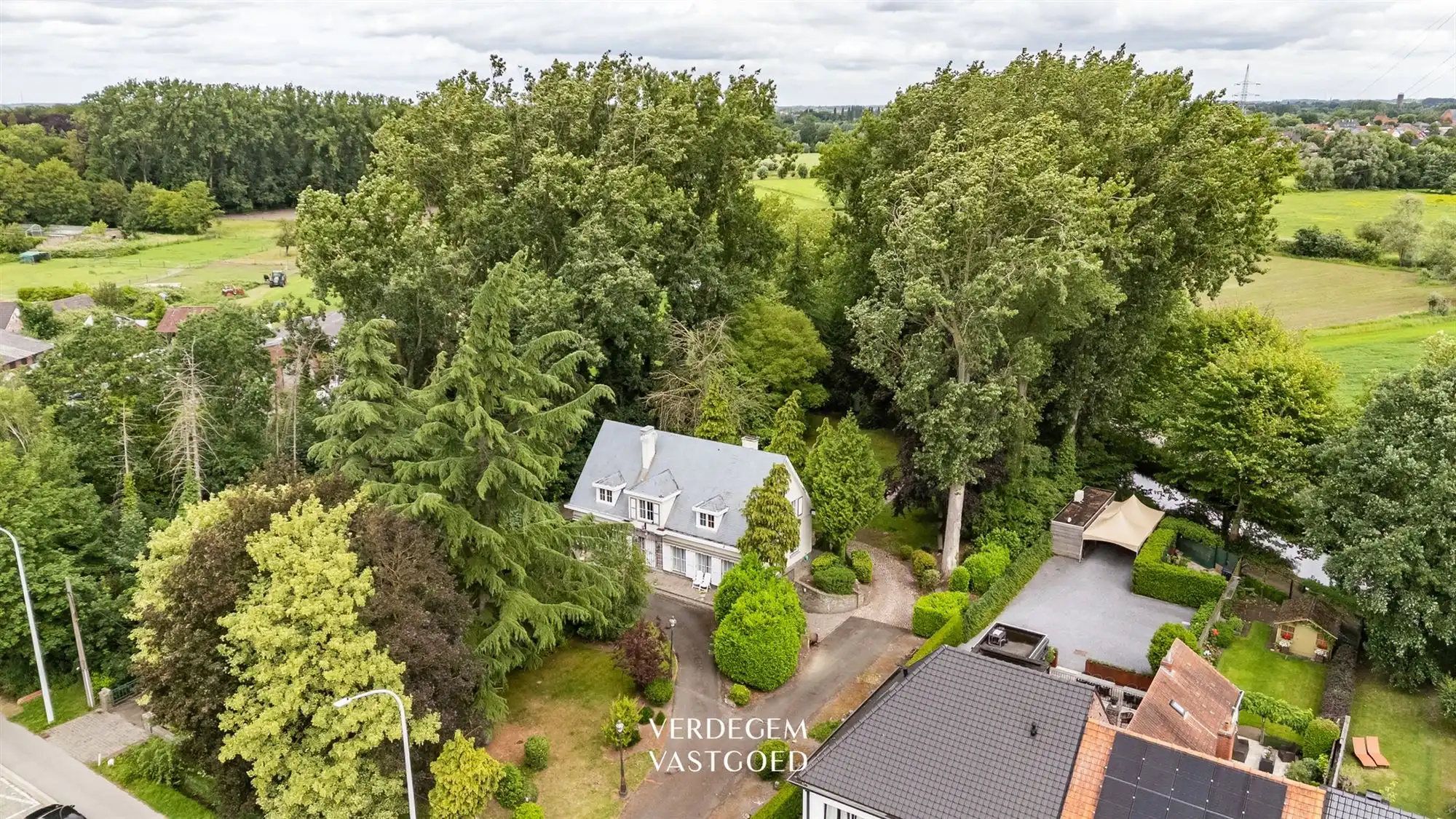 Klassevolle villa in weelderige tuin foto 2