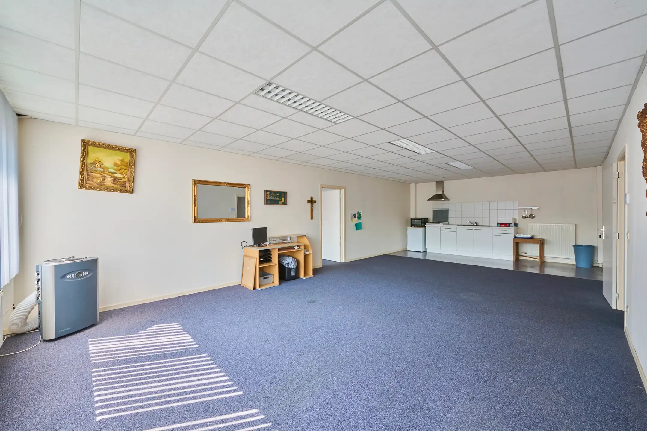  TE HUUR- HAL & KANTOOR in topconditie foto 27