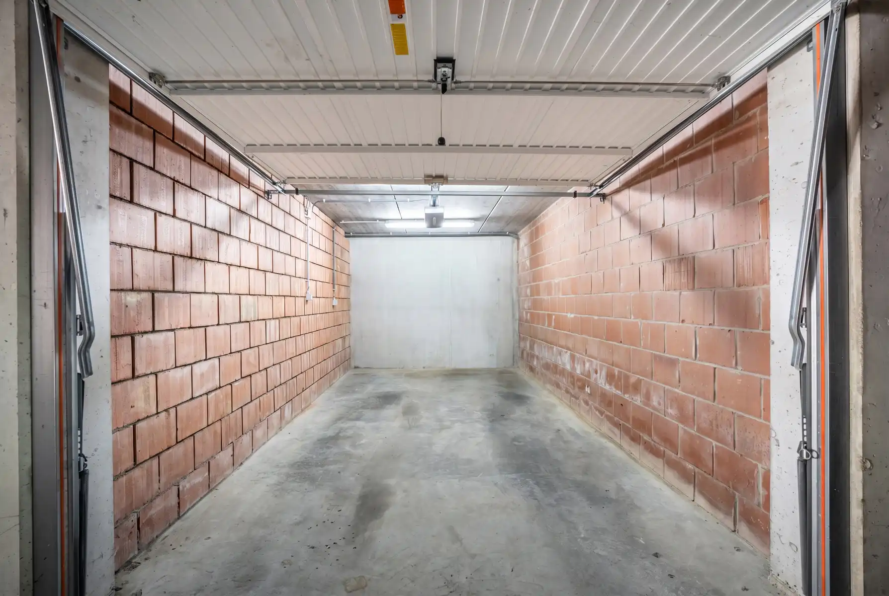 Gelijkvloers erfgoedappartement met tuin in Halle foto 19
