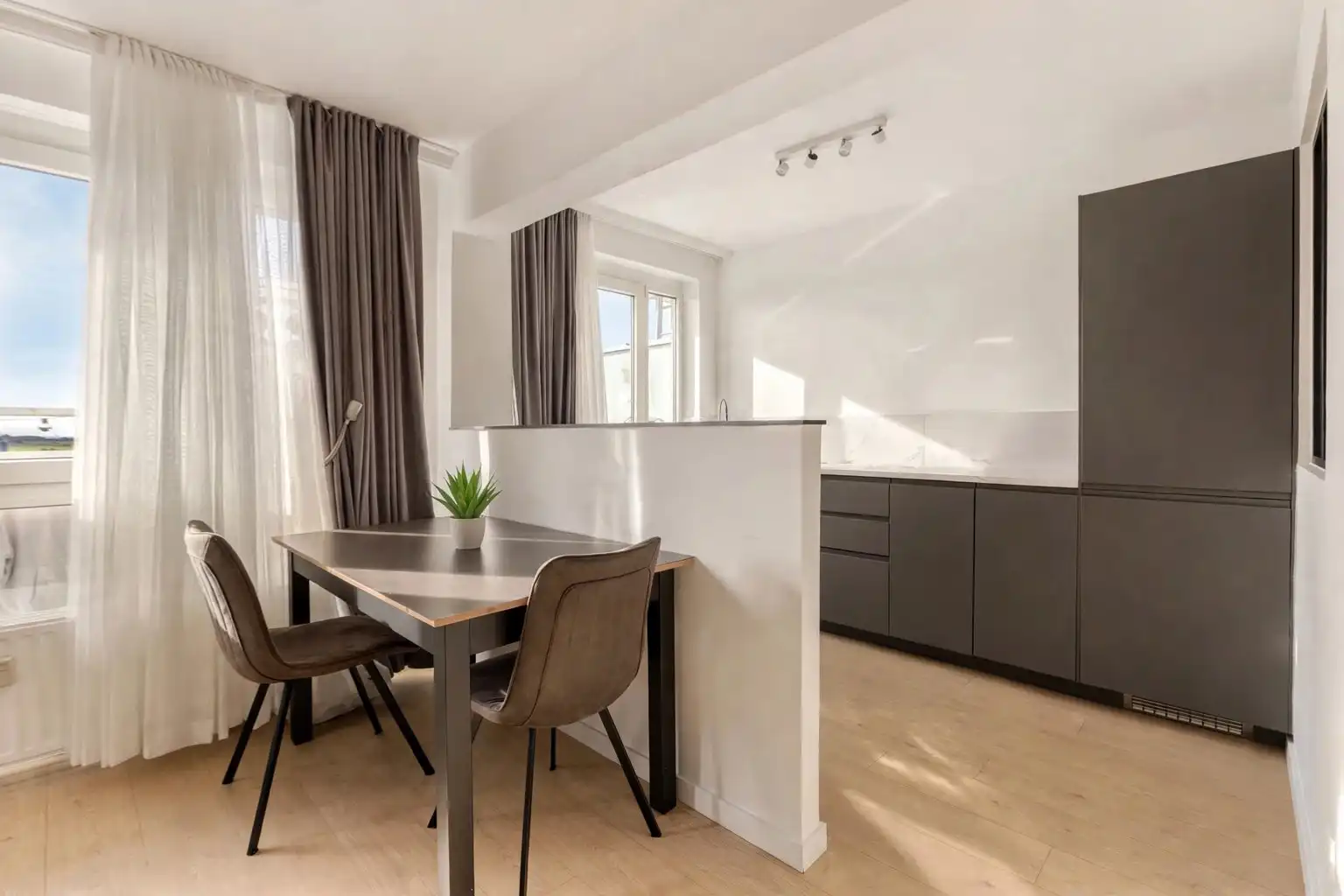Lichtrijk gerenoveerd appartement op topligging foto 5