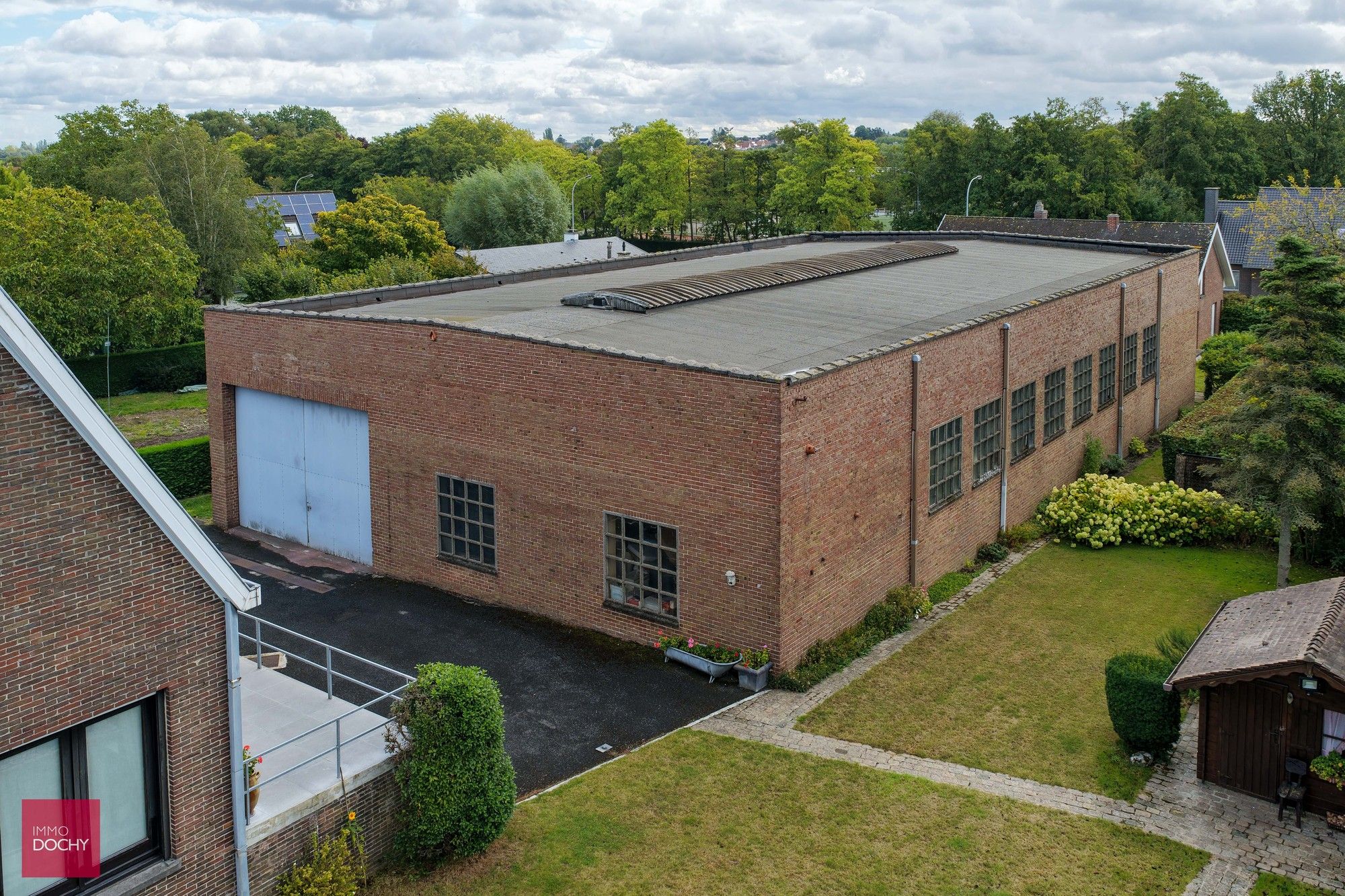 Alleenstaande woning met ruim magazijn (575m²) foto 12