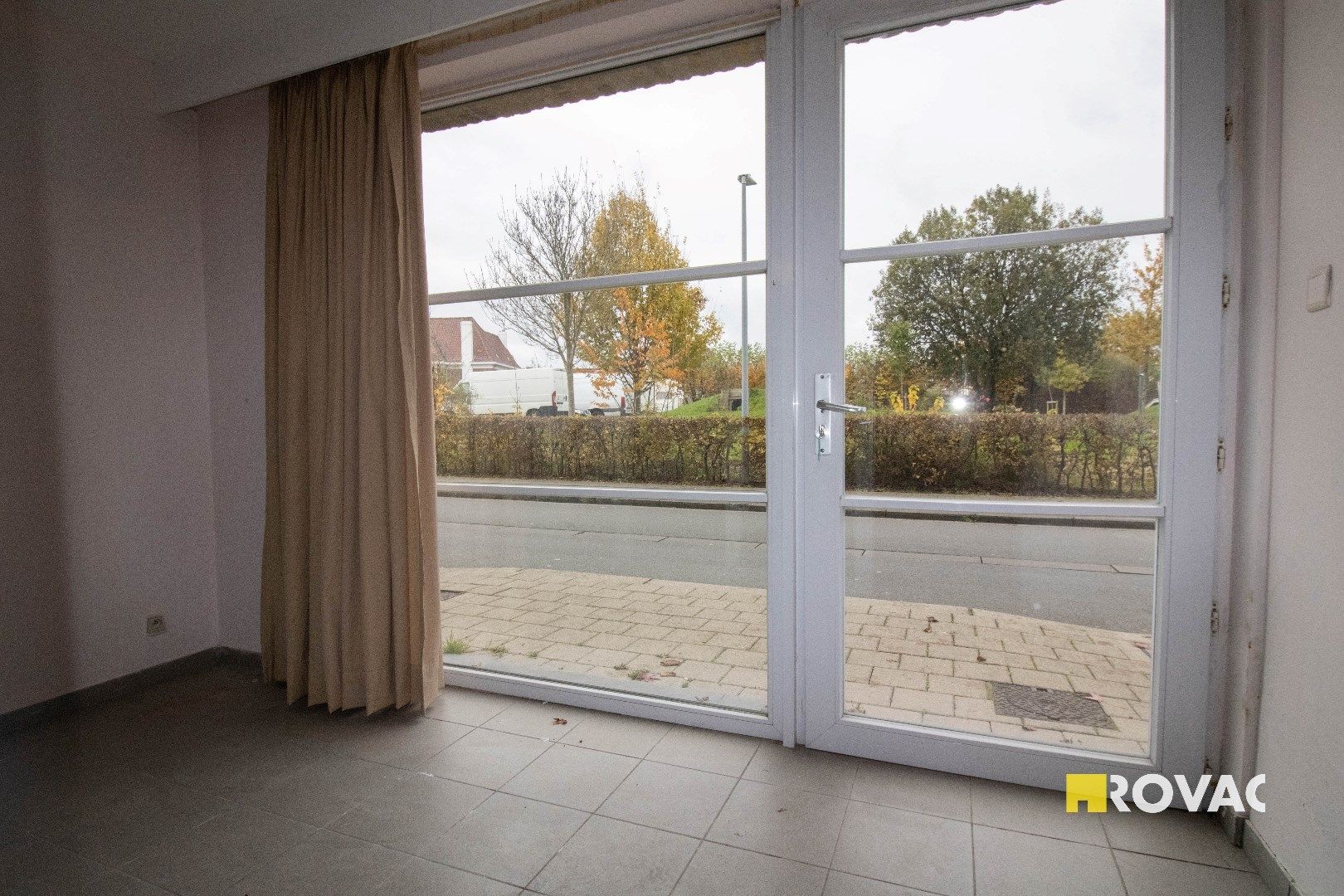 Gelijkvloers éénslaapkamer-appartement nabij groene zone en gratis parking foto 3