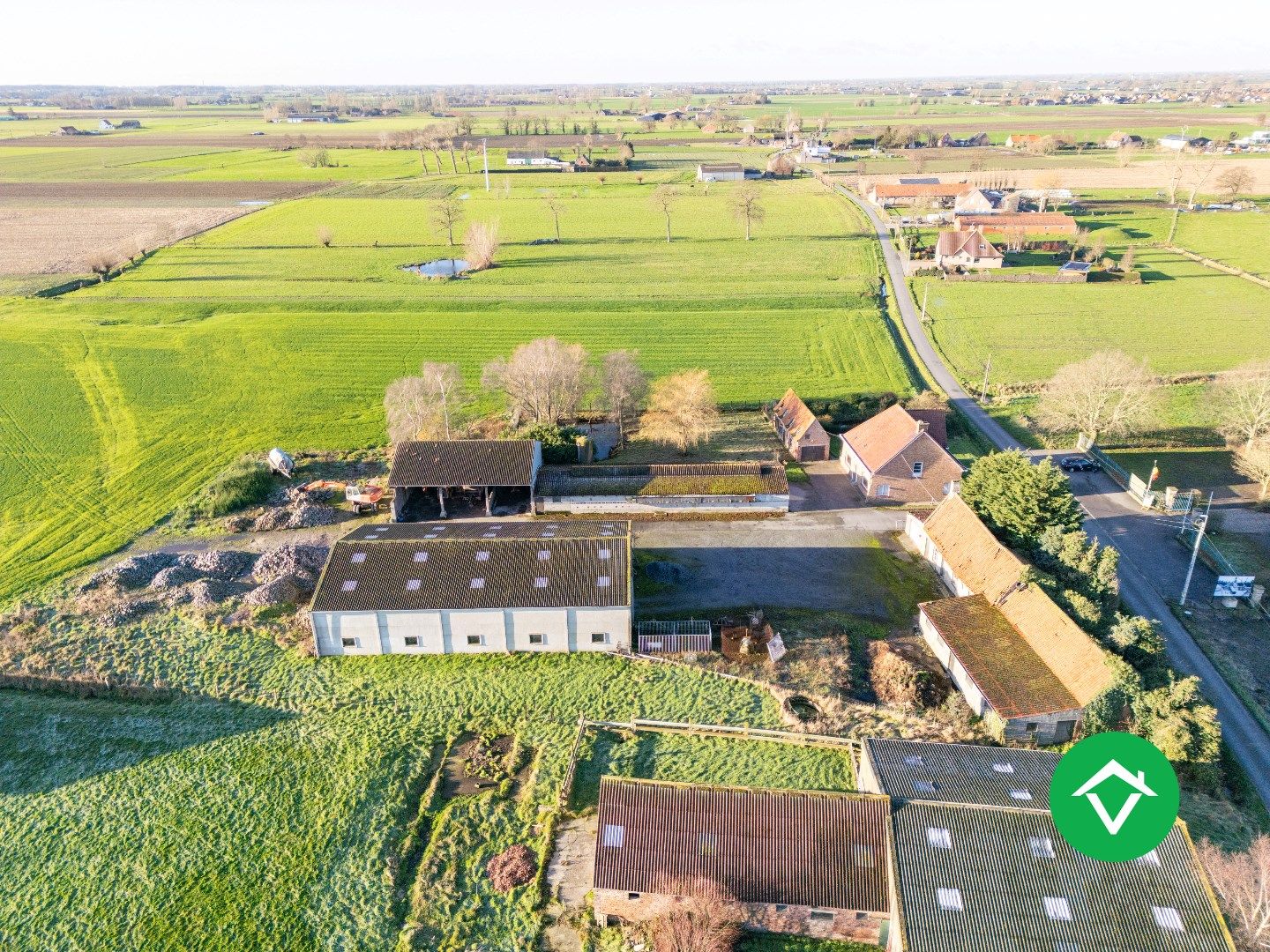 Authentieke hofstede in een landelijke omgeving te Koekelare foto 2