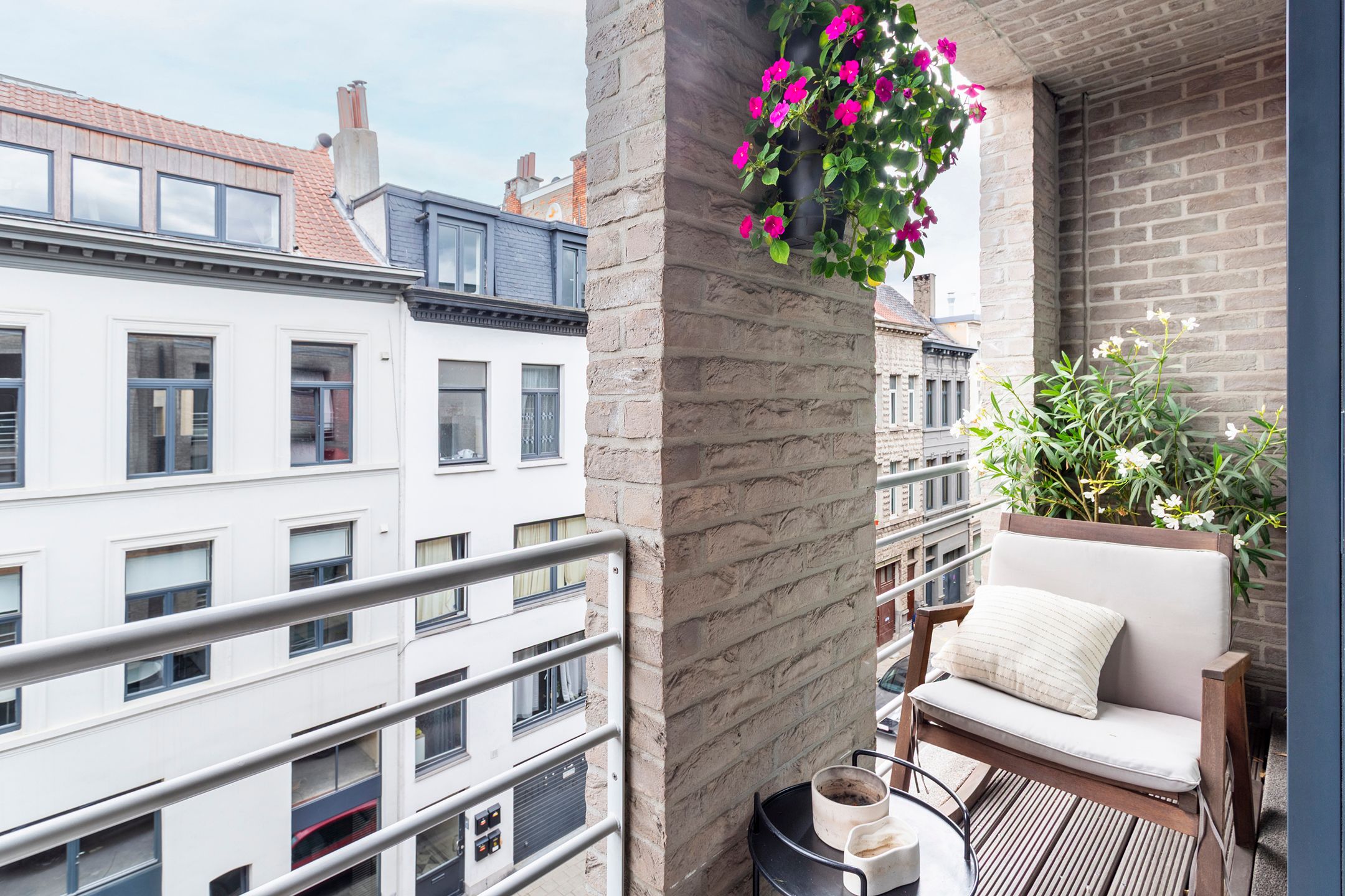 licht appartement met 2 terrassen pal op het Zuid foto 5
