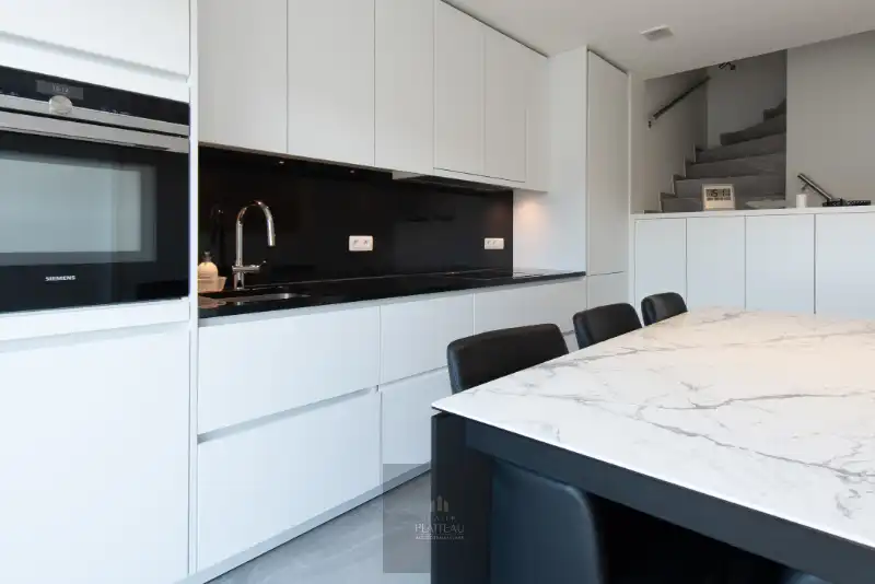Instapklaar recent luxueus duplex-appartement met 2 terrassen in residentie Lectus IX. foto 15