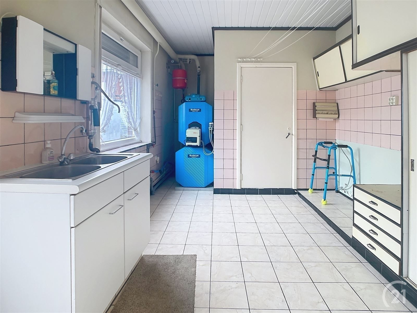 3 gevelwoning met loods (248m2) en garage foto 13