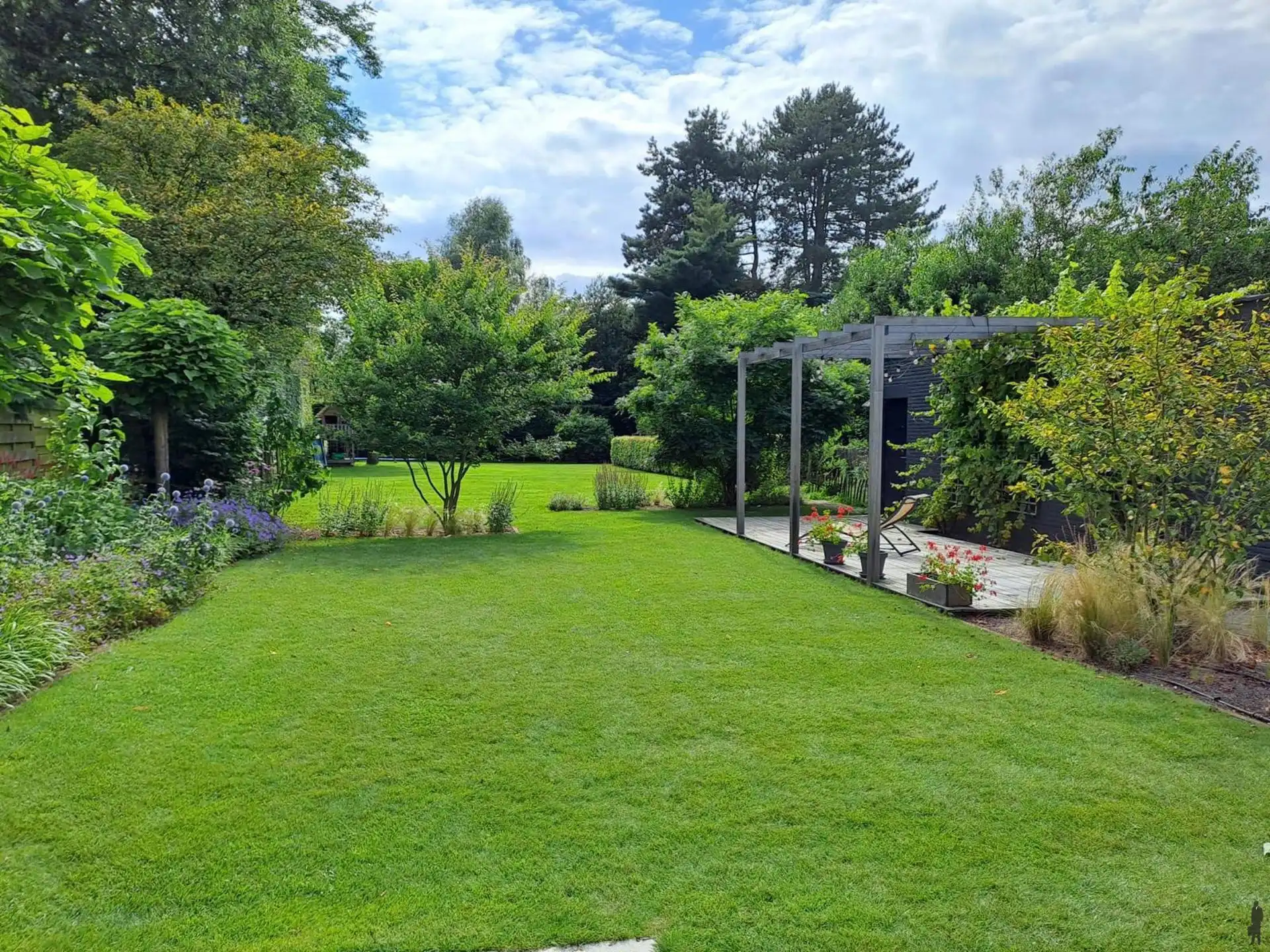 Ruime villa in rustige straat met prachtige zuid-west tuin foto 4