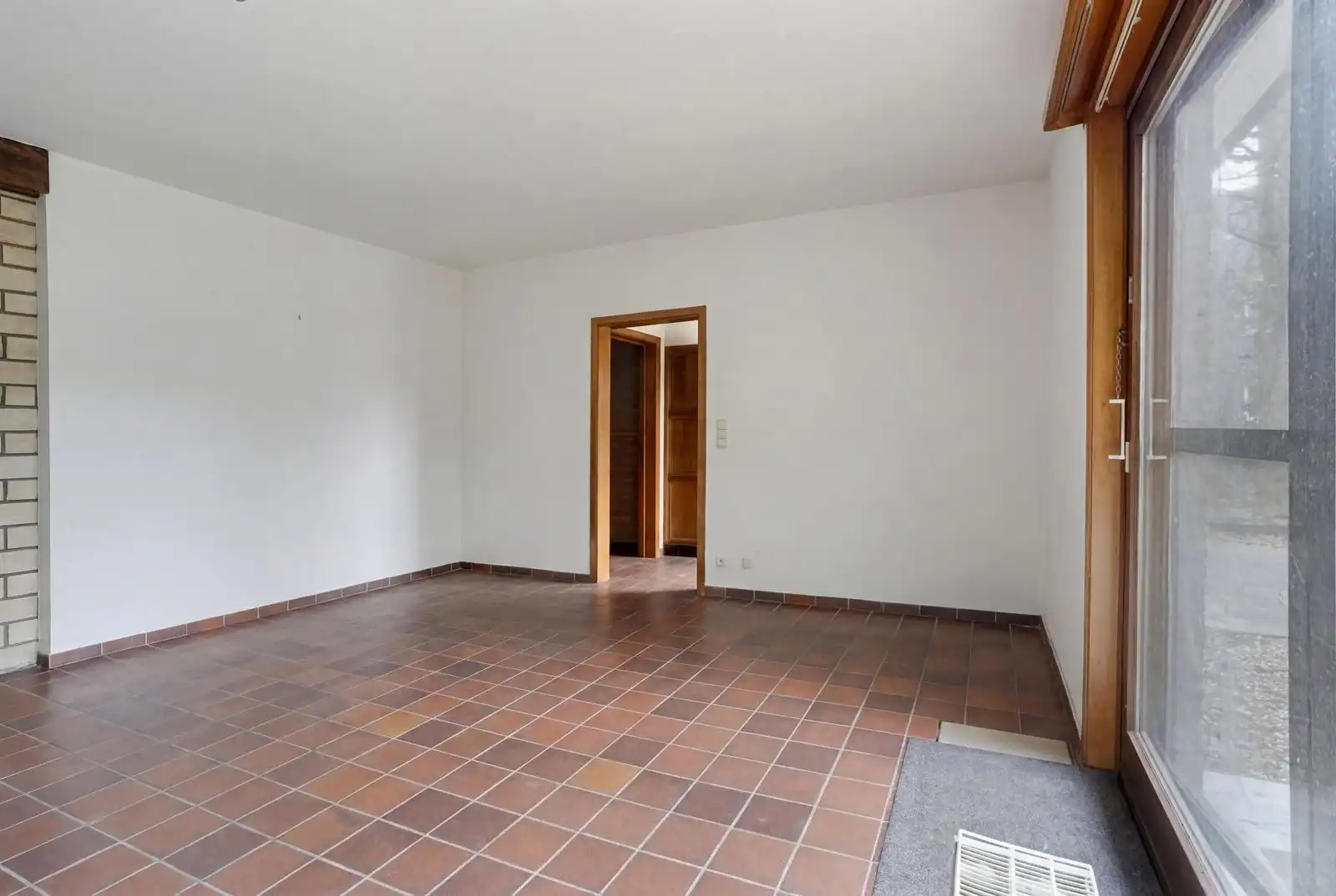 Villa op te frissen in hartje Pajottegem foto 9