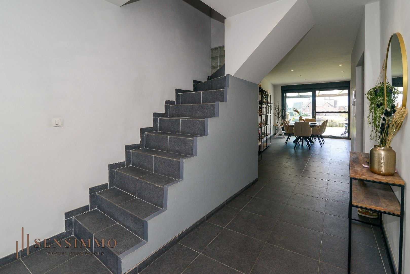 Mooie afgewerkt triplex met 3 slaapkamers, terras en parking foto 8