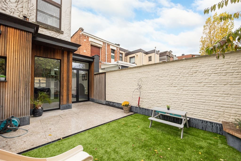 Gerenoveerde woning met zonnige tuin op toplocatie foto 9