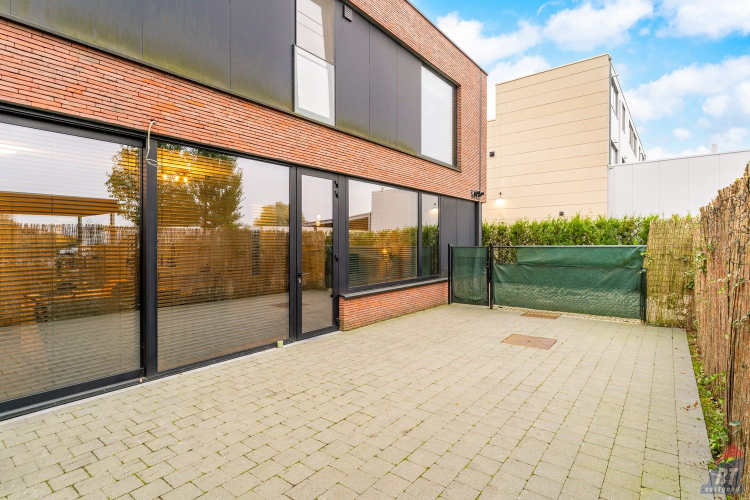 Gelijkvloers appartement met 2 slaapkamers, groot terras en parkeerplaats foto 19