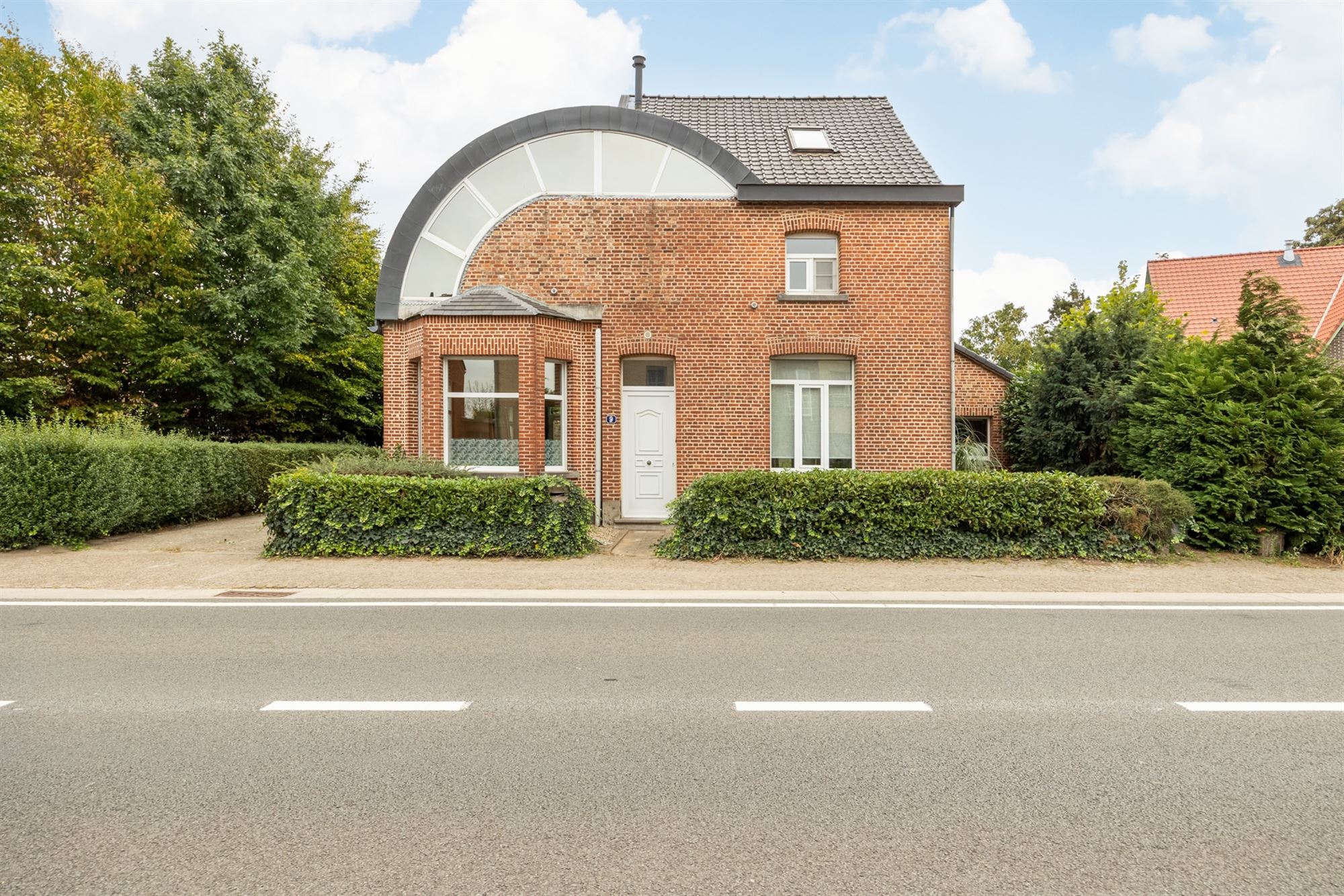 Hoofdfoto van de publicatie: Lichtrijk op te frissen woning op 11a60ca