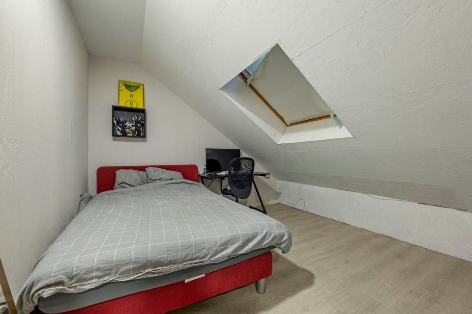 INSTAPKLARE GEZINSWONING MET 4 SLAAPKAMERS EN ZONNIGE TUIN OP TOPLOCATIE foto 27