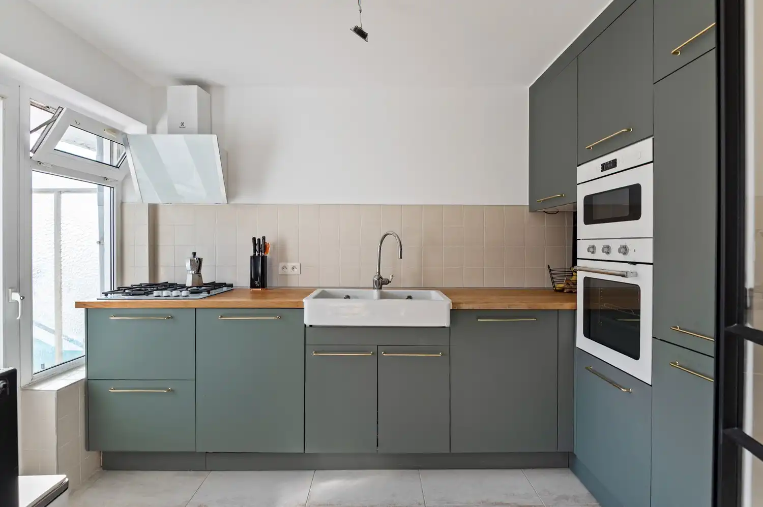 Gerenoveerd appartement met 2 slaapkamers en staanplaatsen te Antwerpen! foto 6