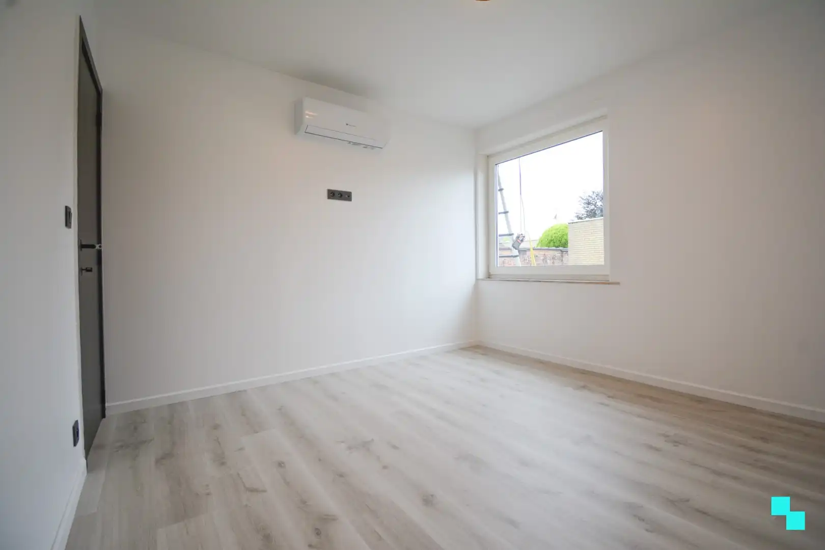 Instapklaar gelijkvloers appartement met garage te Roeselare foto 8