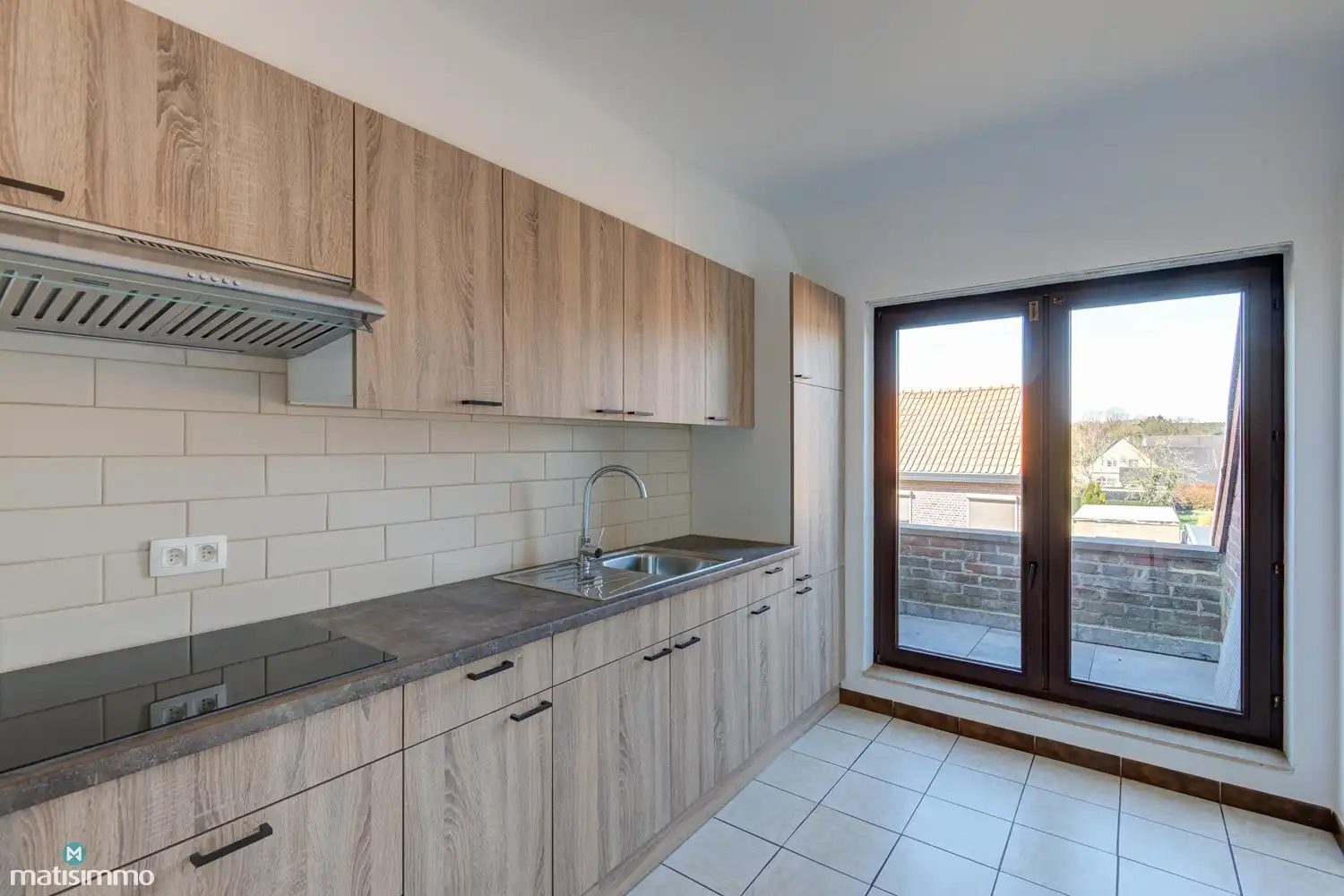 INSTAPKLAAR APPARTEMENT MET TWEE SLAAPKAMERS EN GARAGE NABIJ HET CENTRUM VAN LANAKEN foto 6