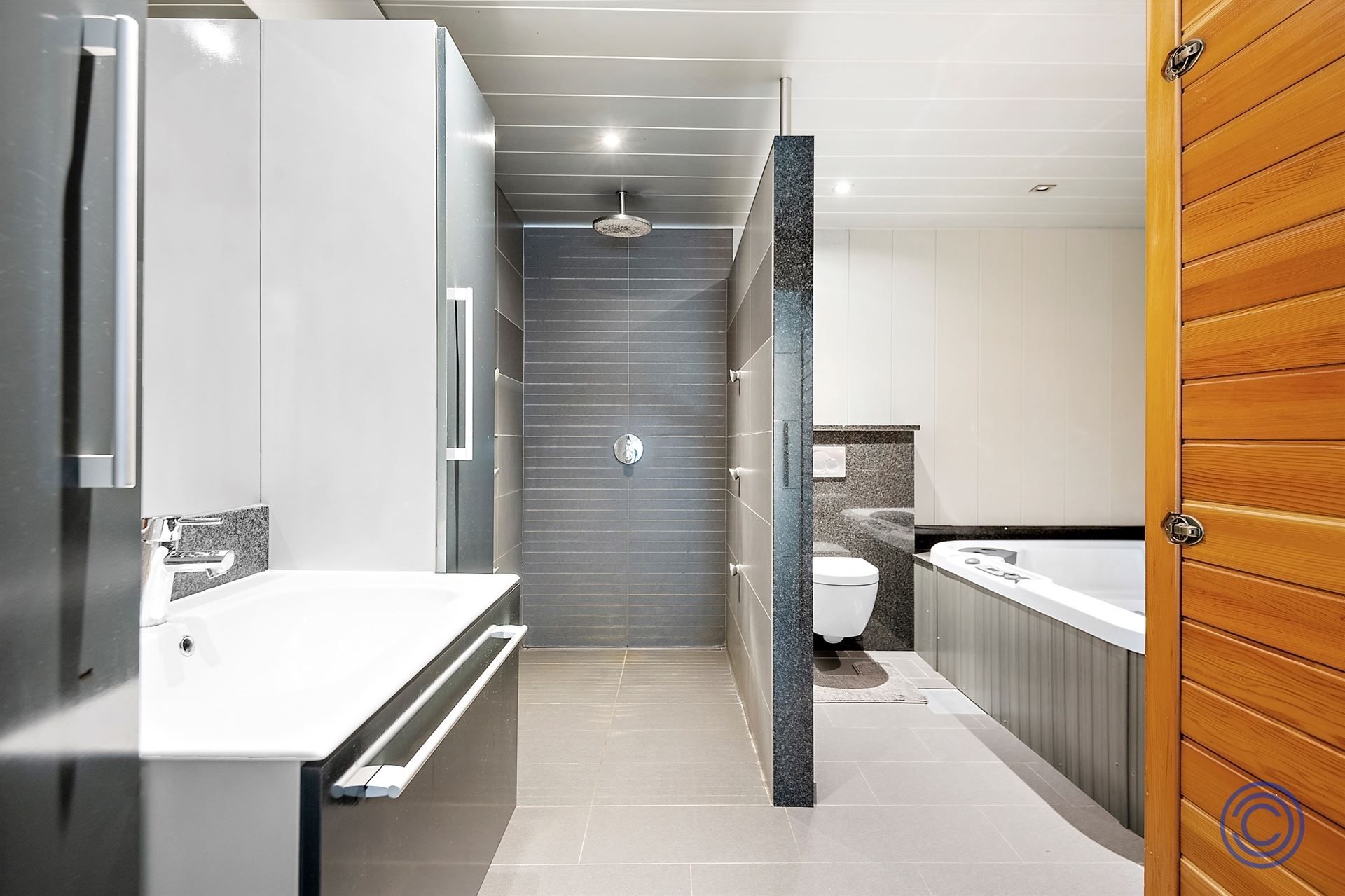 Magazijn ca. 466m² + luxueuze woning ca. 367m²! foto 10