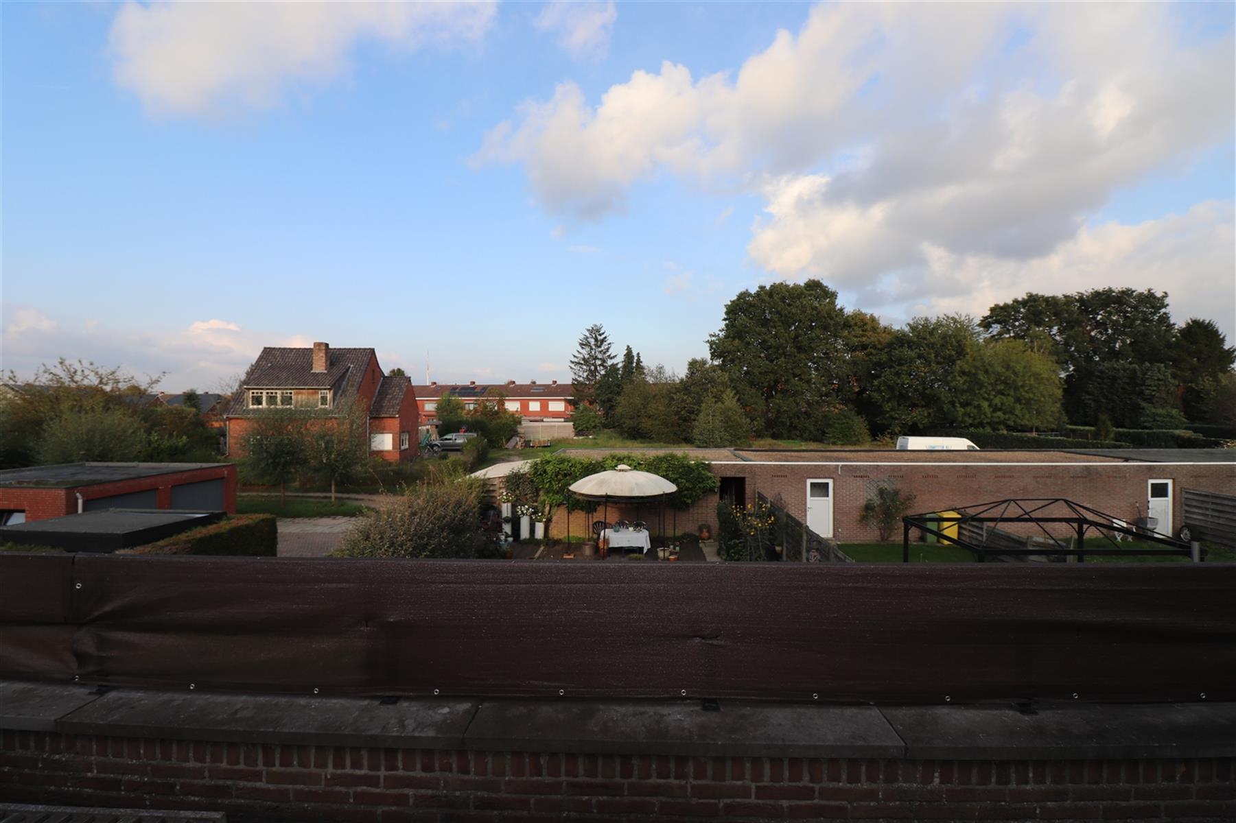 Een recent appartement op de eerste verdieping met ruim terras en garageplaats. foto 15