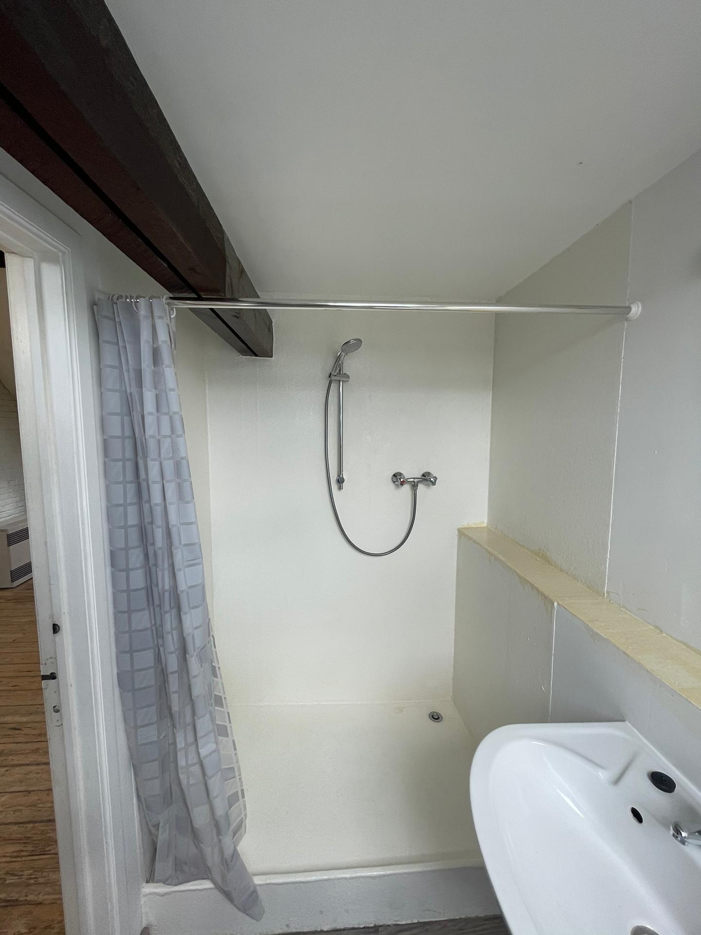 te huur: ruime lichtrijke studio 1 persoon voetgangerszone Gent Hoogpoort foto 8