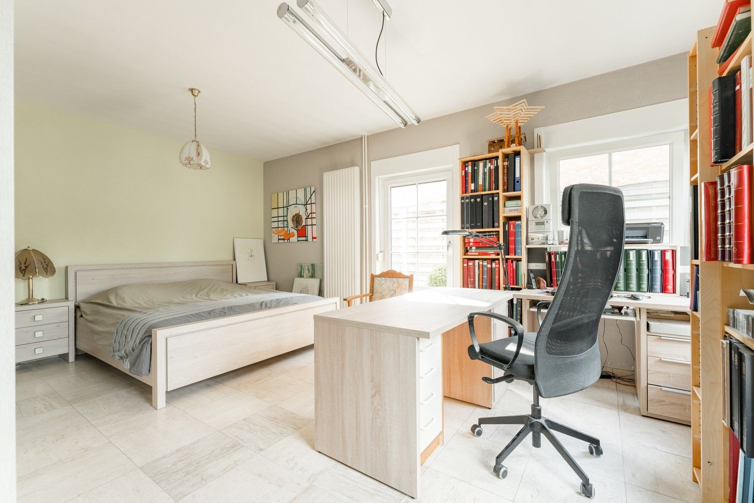 Instapklare gezinswoning met veranda en prachtige tuin foto 17
