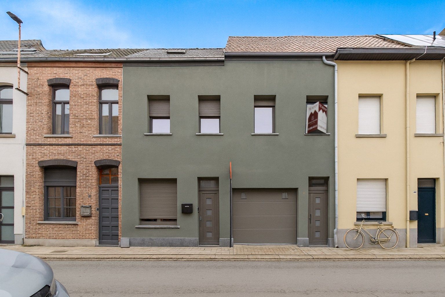 Te koop: Uitzonderlijk ruime stadswoning met 6 slaapkamers, garage en tuin in het hart van Sint-Niklaas! foto {{pictureIndex}}