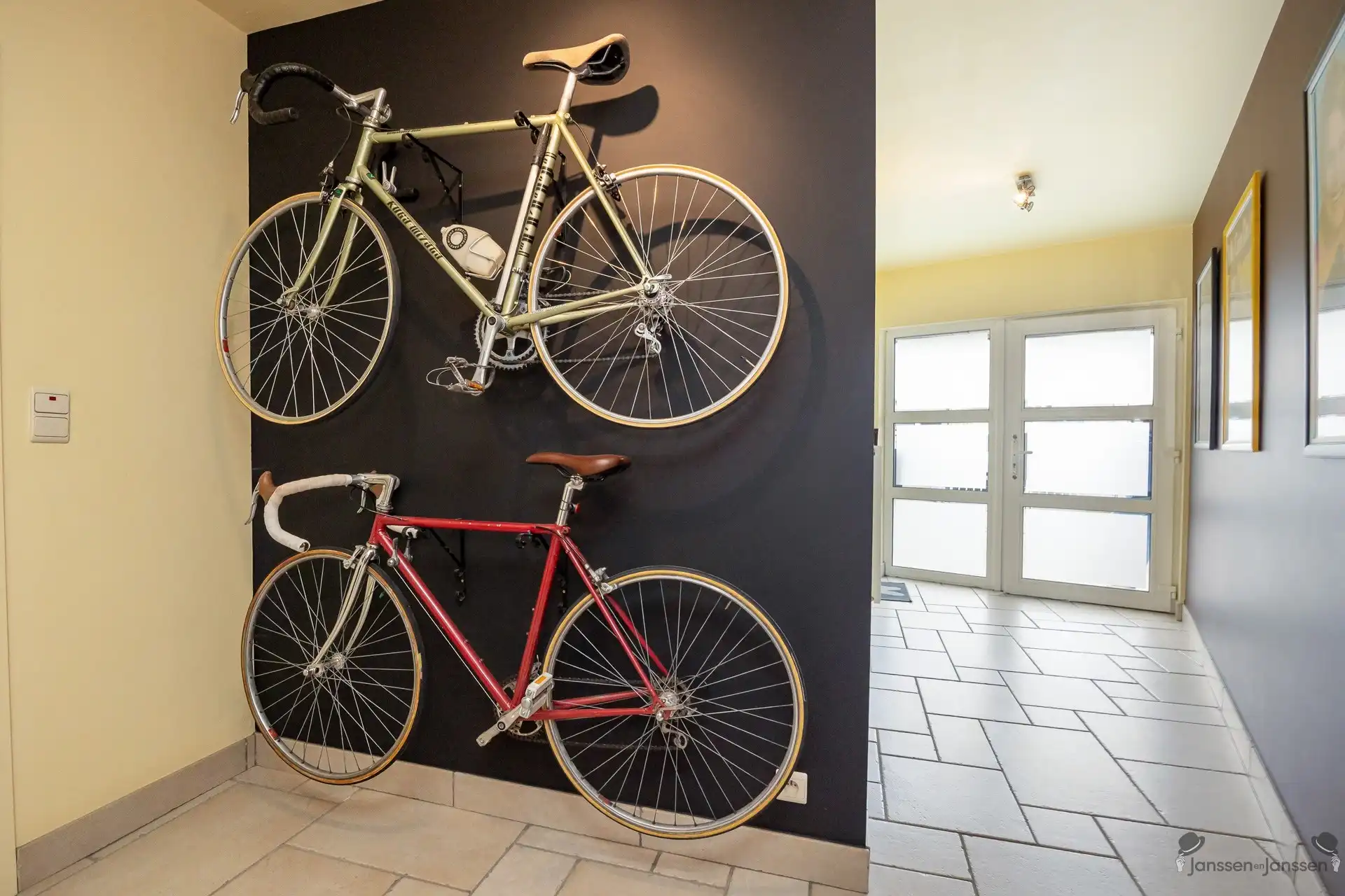 Ruime woonst met tuin en terras foto 3