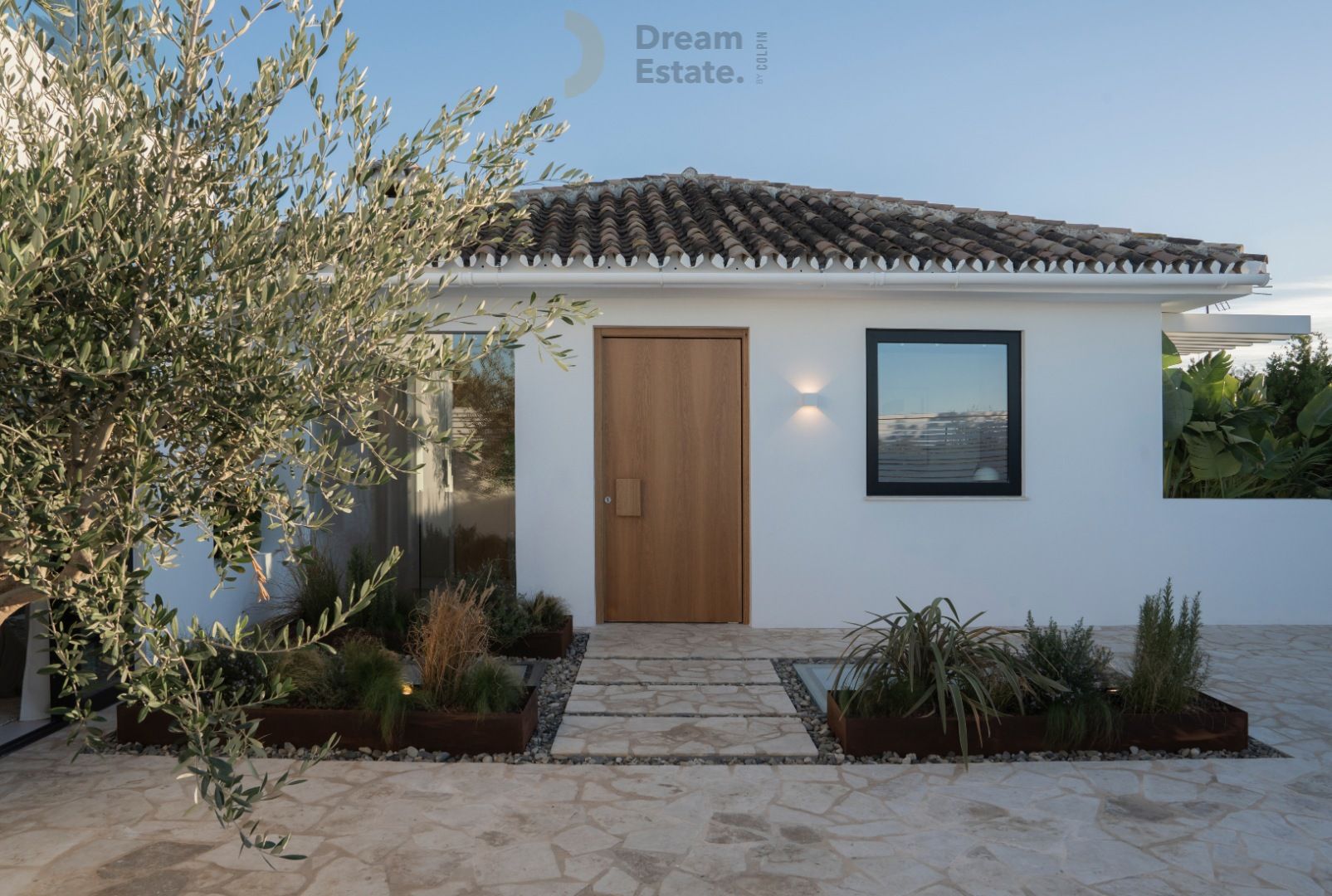 Moderne en strakke villa gelegen te Nueva Andalucia, Marbella. foto 28