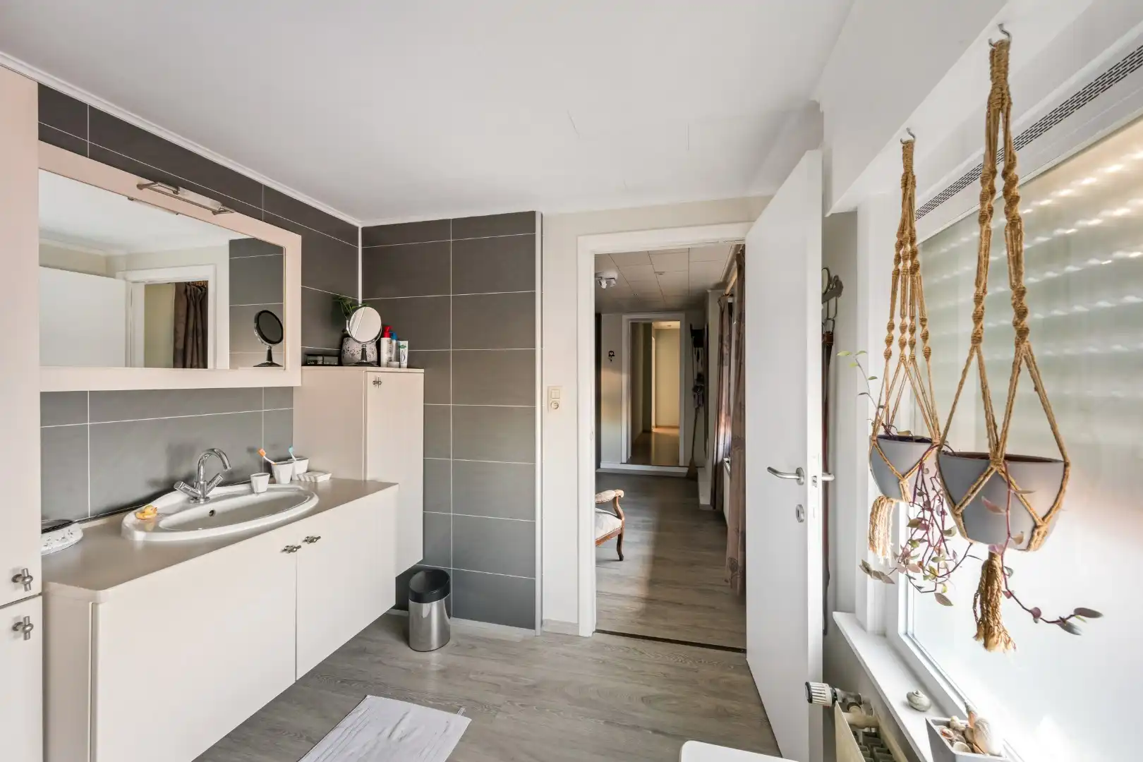 Instapklare woning met 3 slaapkamers en zonnige tuin in Vlamertinge foto 11