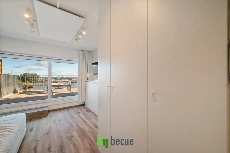 Studio met ruim zonnig terras van 16m², duinenzicht alsook zicht op de Rotonde en zee! foto 10