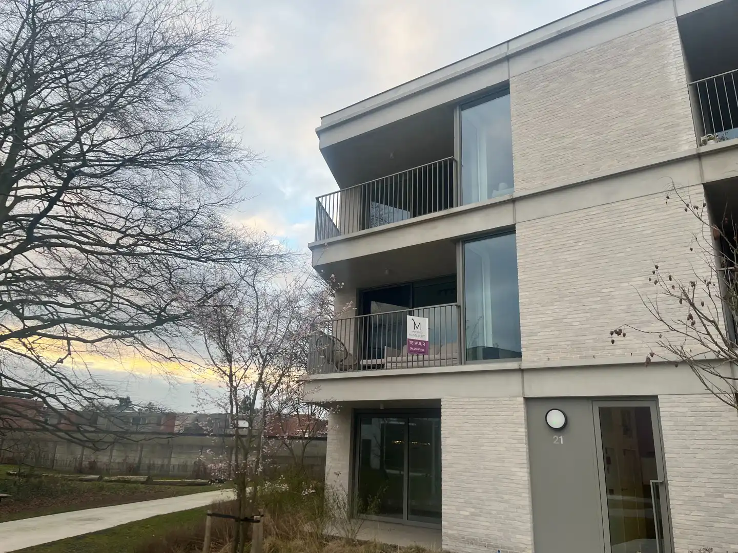 Prachtig nieuwbouwappartement met 2 slaapkamers. foto {{pictureIndex}}