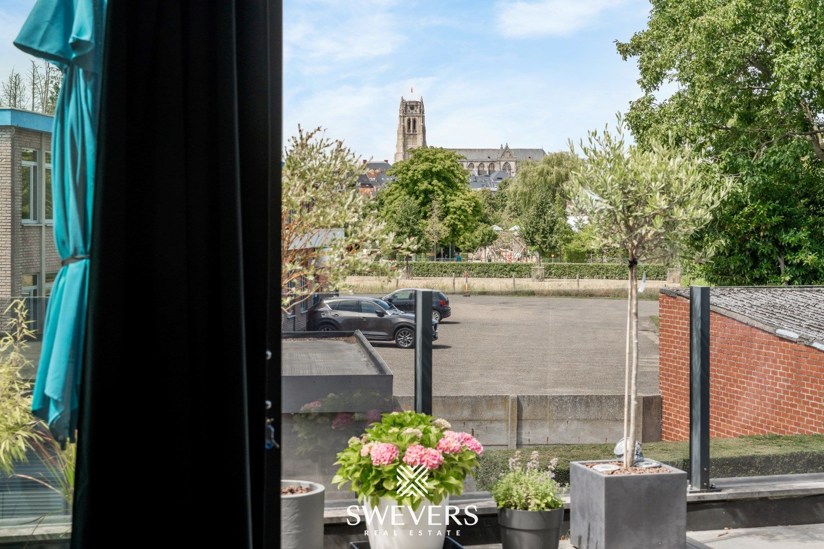 Instapklaar appartement met groot terras in hartje Tongeren foto 20