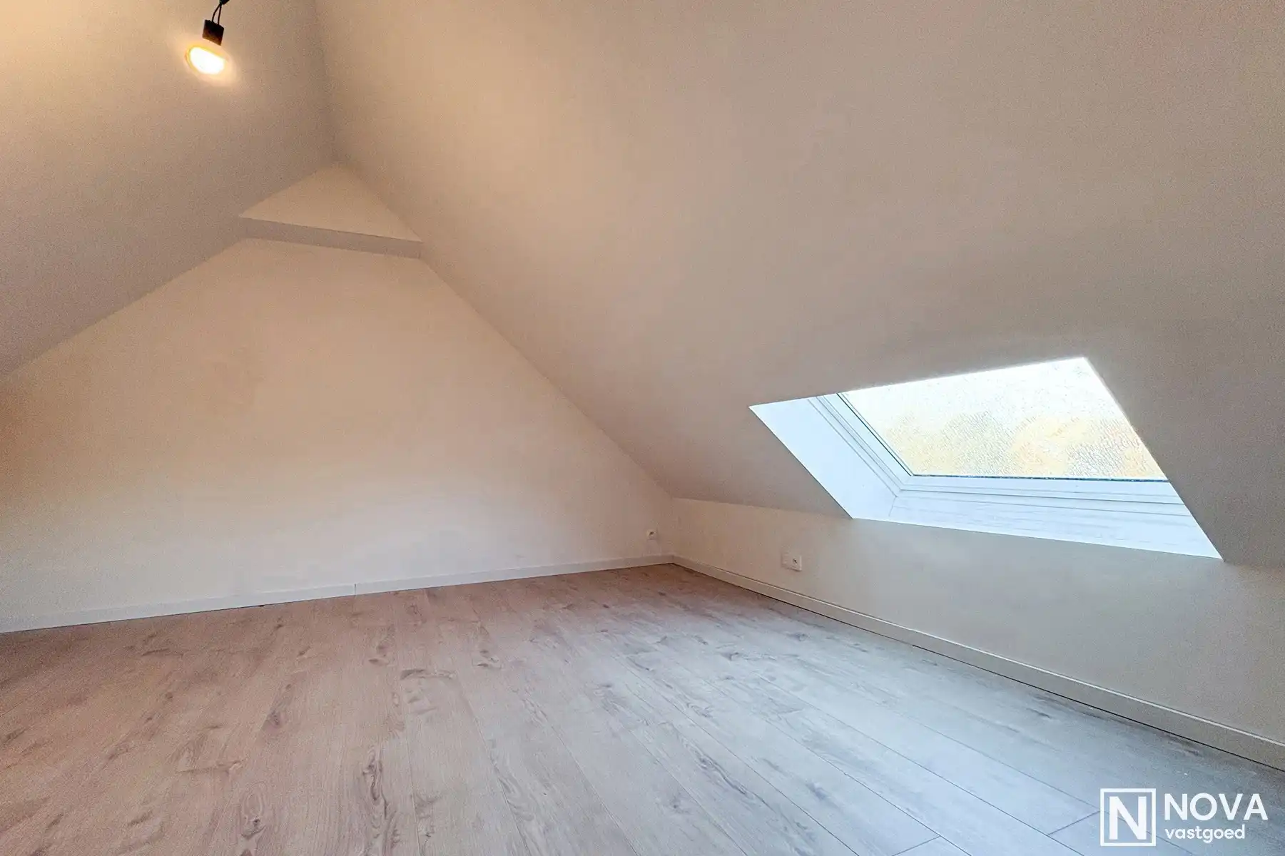 Volledig vernieuwde woning met 3 slaapkamers en tuin. foto 11