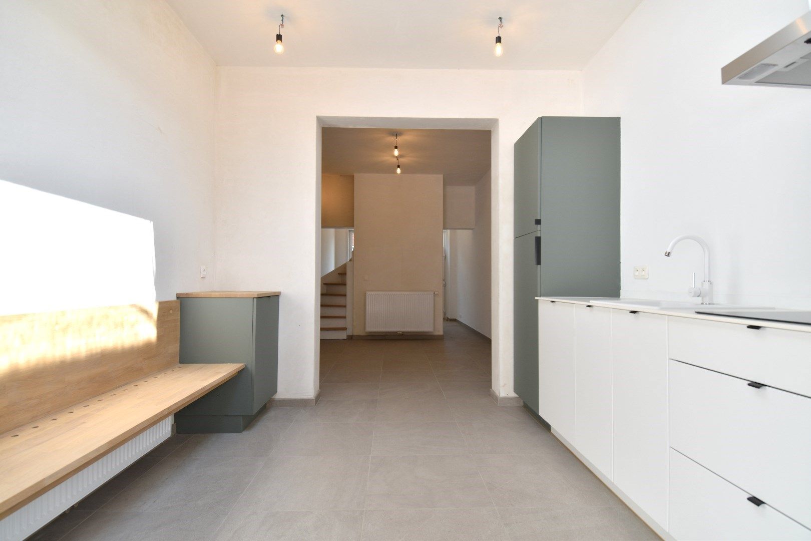 Tot in de puntjes gerenoveerde stadswoning te koop, 3 slaapkamers in hartje Kortrijk foto 4