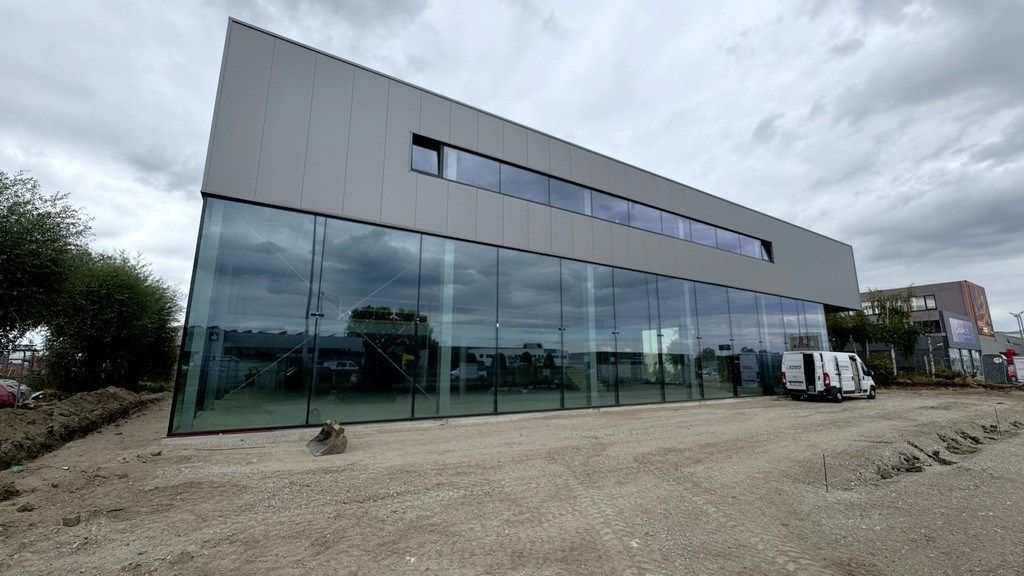 Nieuwbouw showroom met magazijn te huur aan A12 in Aartselaar foto 2