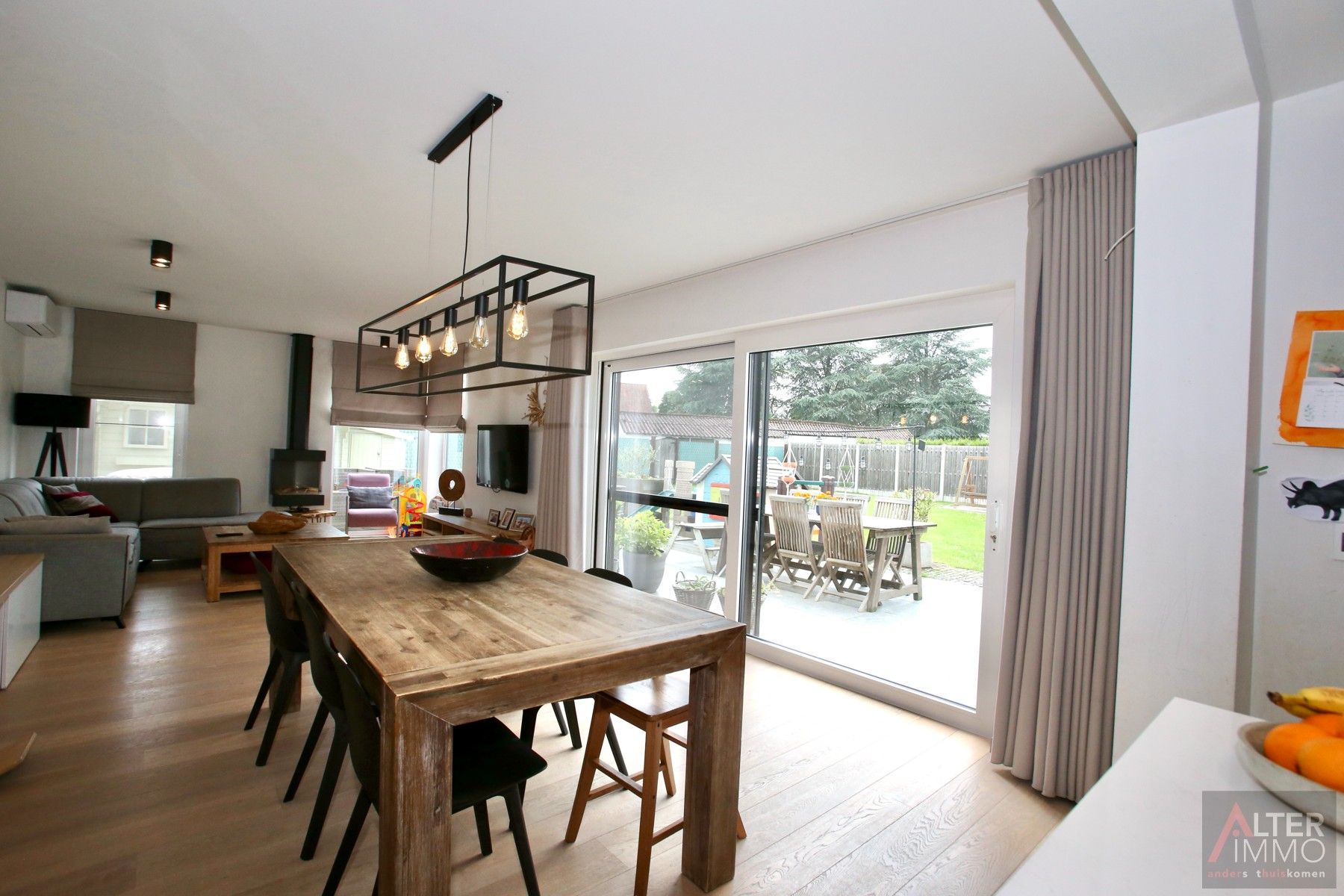 Volledig gerenoveerde woning - 3 slaapkamers op een extra breed (21,5m breed), zuidelijk georiënteerd perceel van 7a 41ca! foto 7