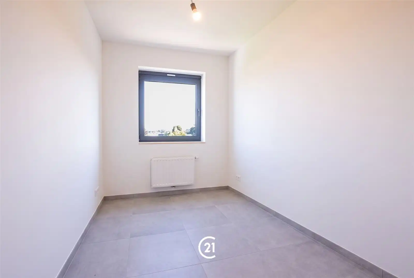 Stijlvol gerenoveerd appartement + parkeerplaats in Bevegem foto 9