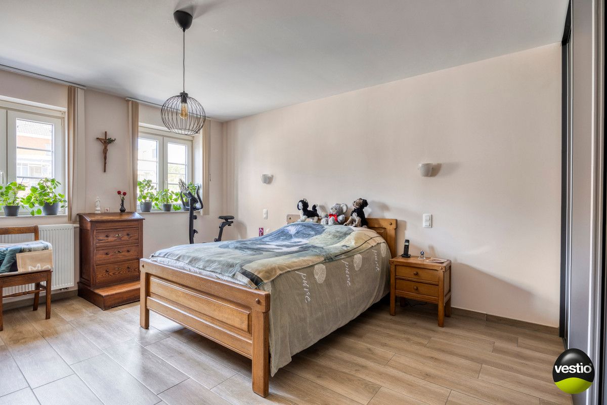 OPBRENGSTEIGENDOM VAN VERHUURD GELIJKVLOERS APPARTMENT MET 1 SLP NABIJ CENTRUM HOESELT. foto 11
