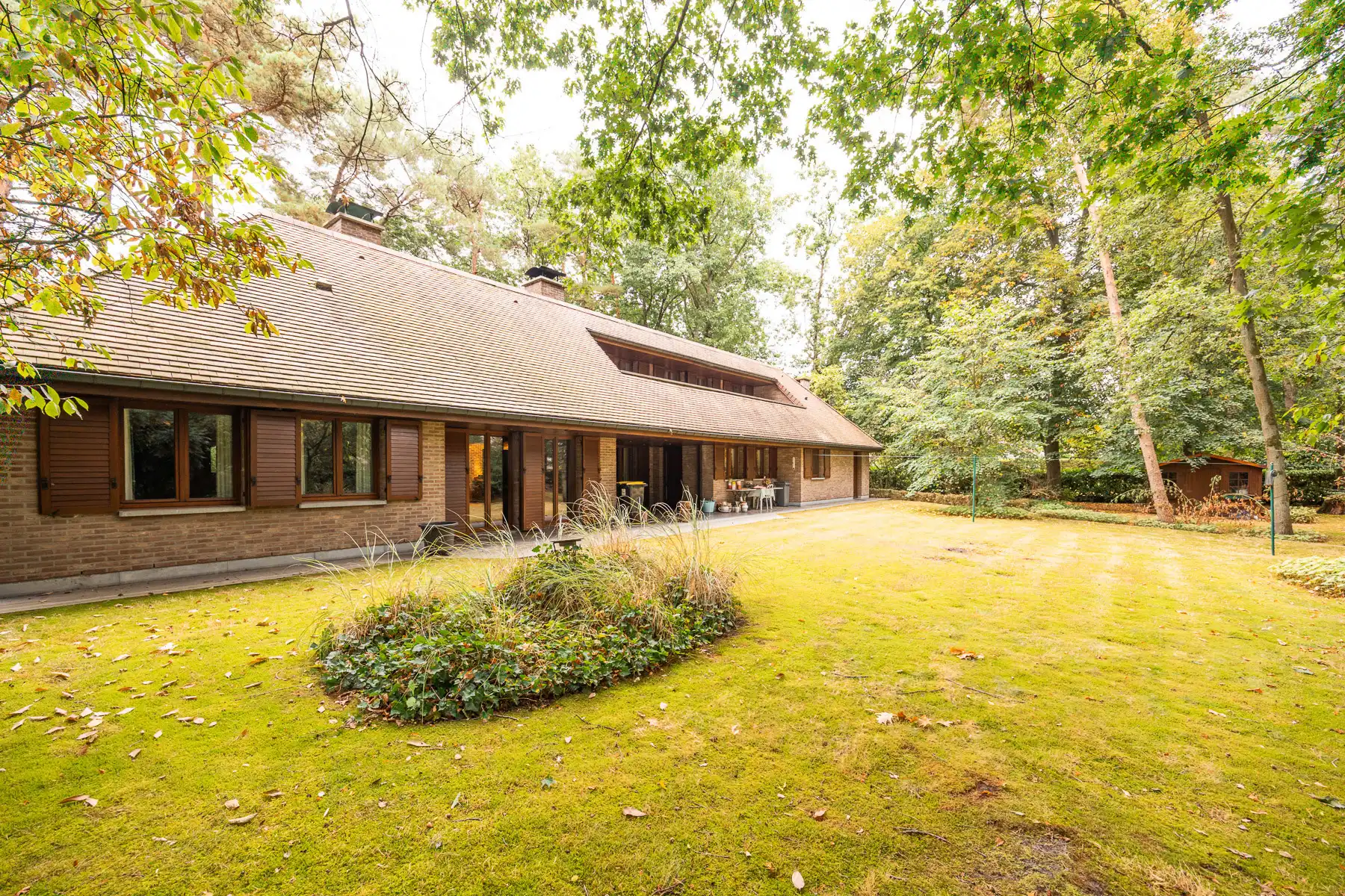 Zéér ruime villa op 3.014m² omgeven door groen foto 6