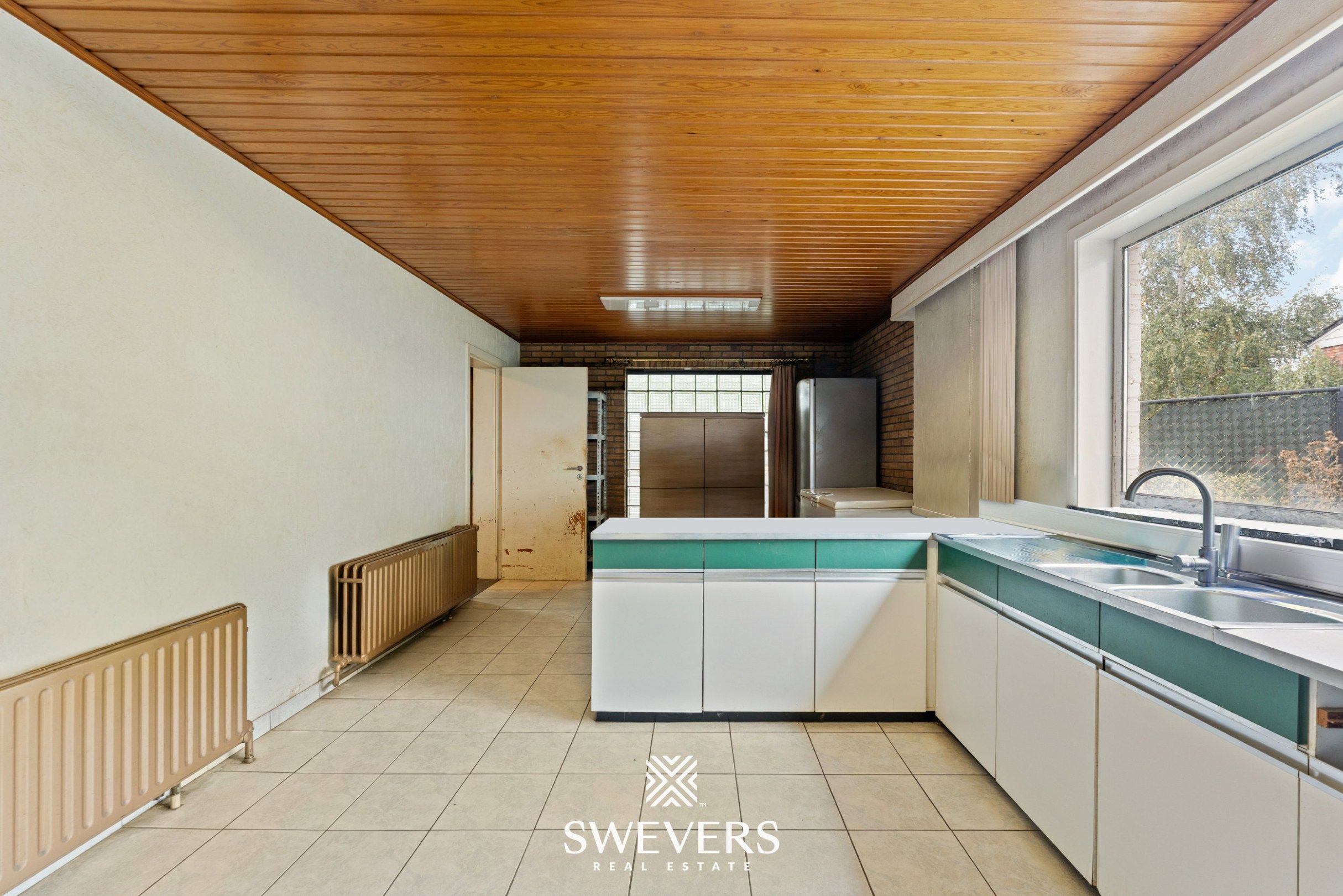 Te renoveren woning met 3 slaapkamers en hangar  foto 16