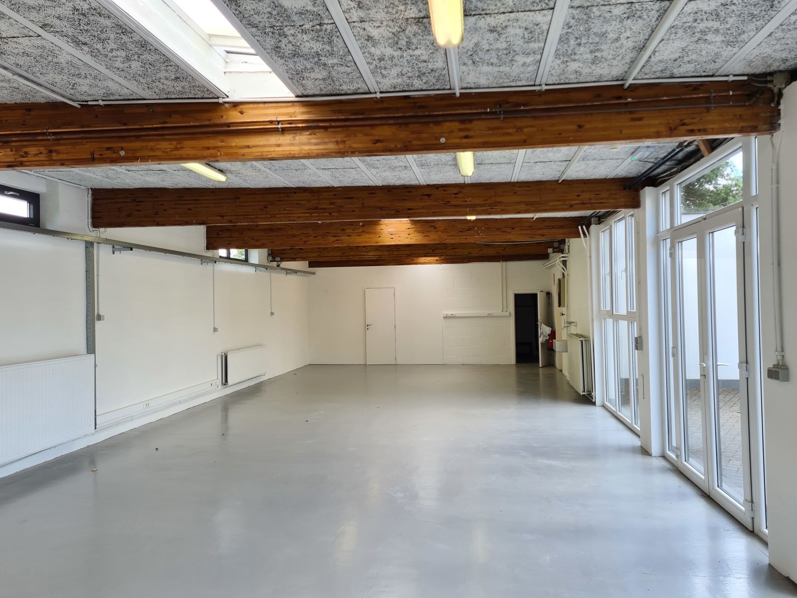 Showroom/kantoor met opslagruimte/magazijn buiten centrum foto 4