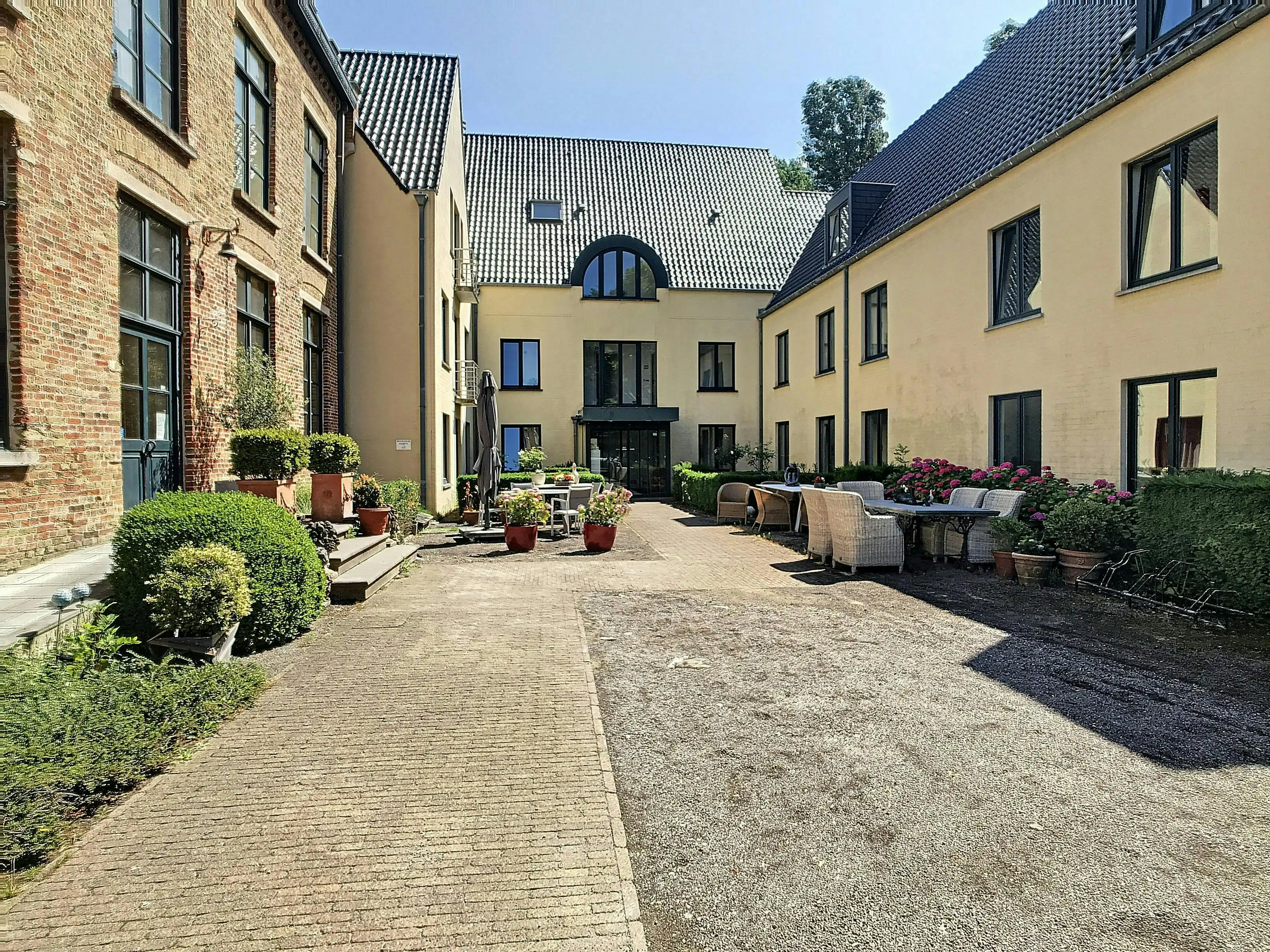 Assistentieflat met terras te koop in Brugge foto 2