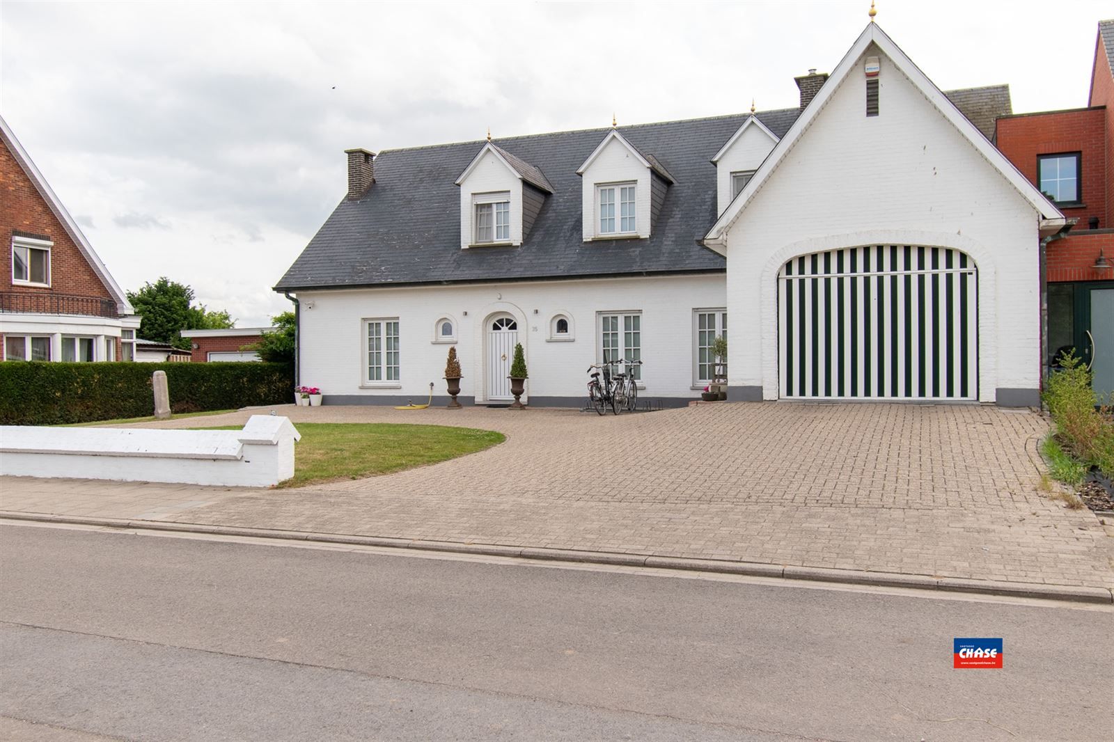 PRACHTIG LANDHUIS MET PRAKTIJKMOGELIJKHEDEN EN ZWEMBAD OP EEN TOTALE OPPERVLAKTE VAN 10a 50ca  foto 39