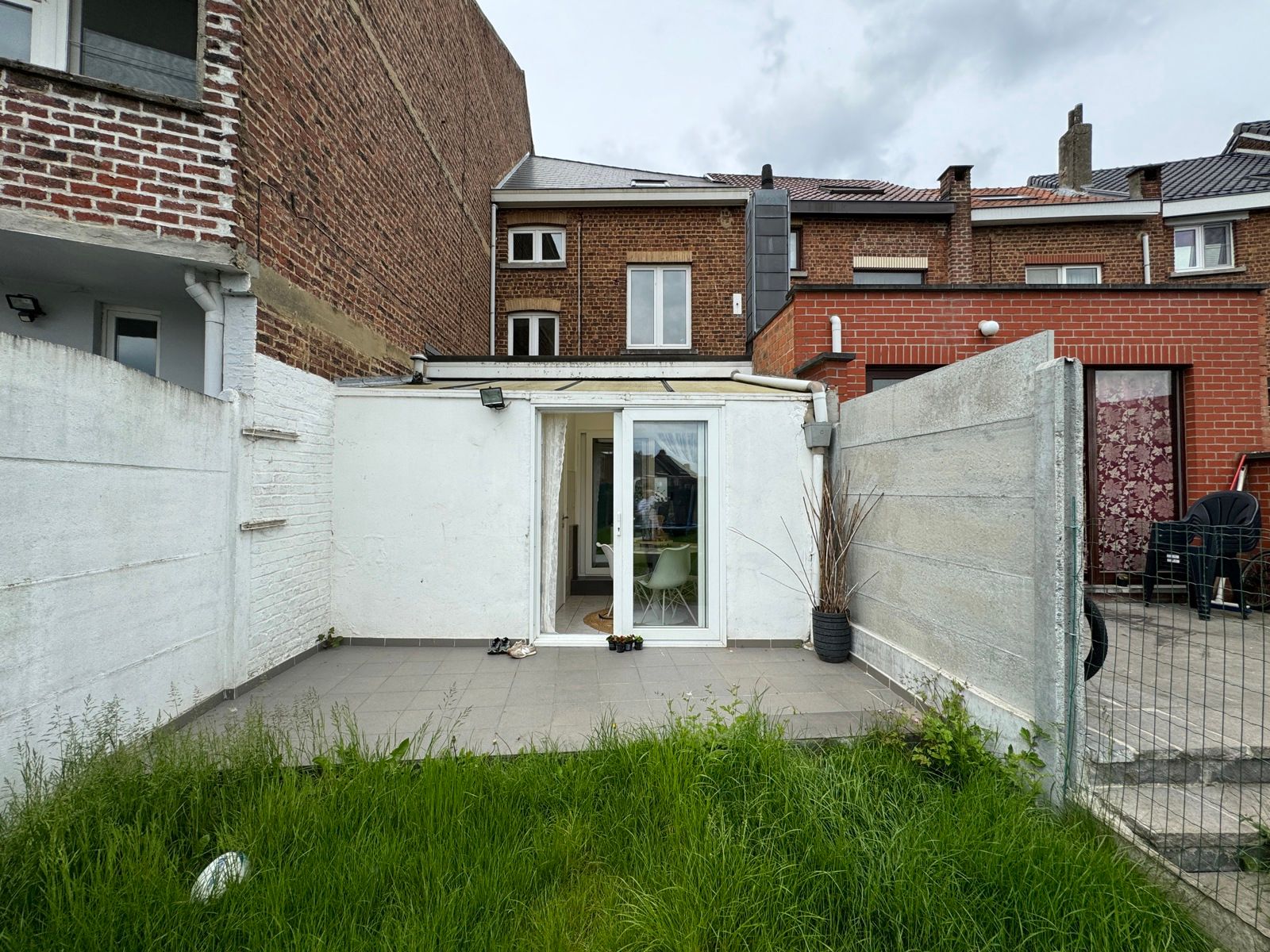 Volledig vernieuwde woning met tuin foto 2