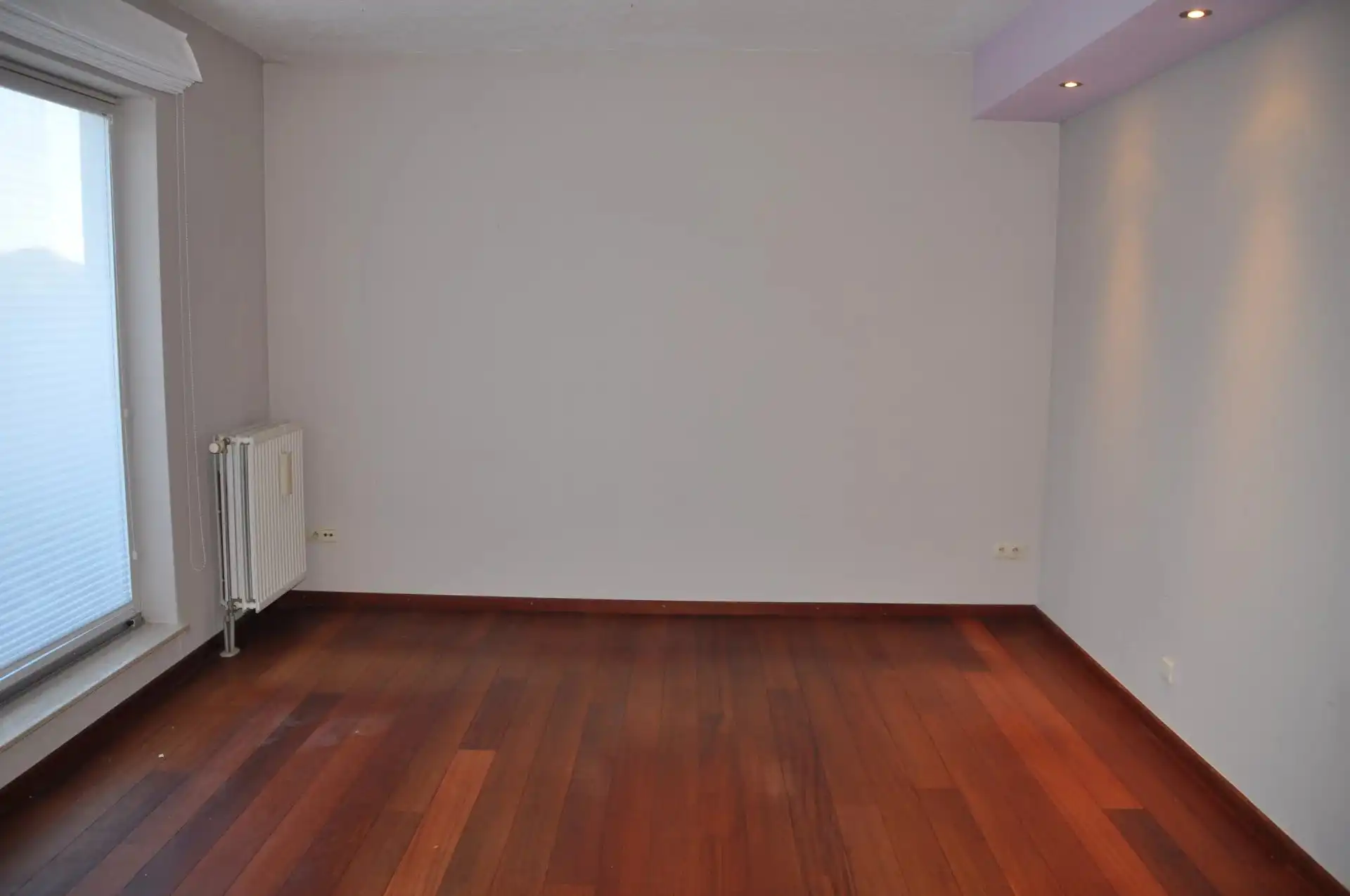 UNIEK HANDELSPAND VAN 110M² MET DUPLEXAPPARTEMENT MET 3 SLPK IN LANAKEN CENTRUM foto 18