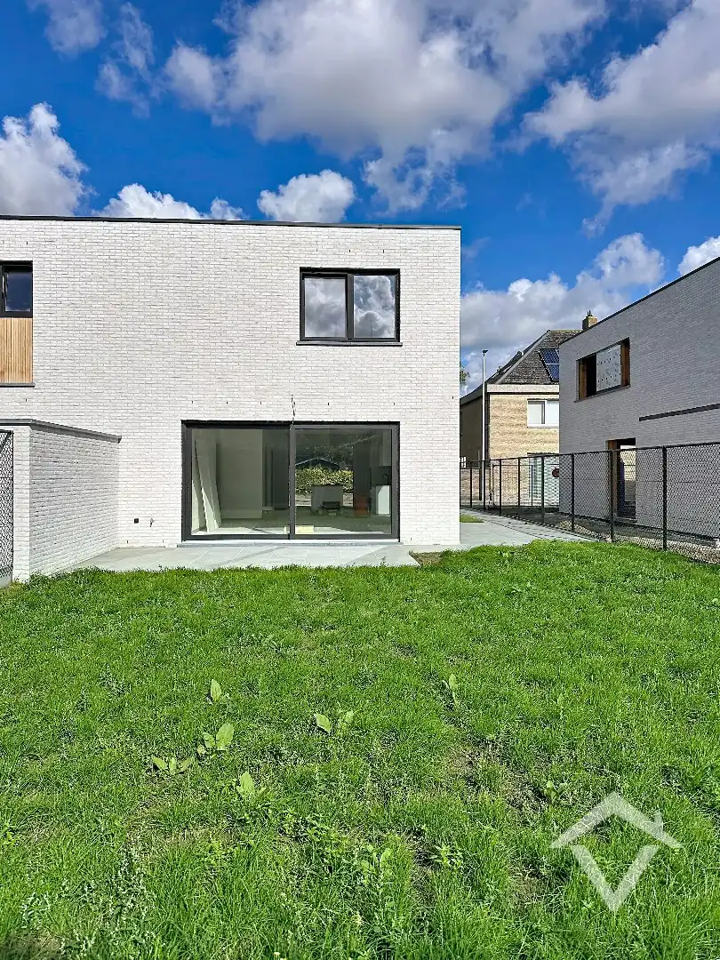 Nieuwbouwwoning met 3 slaapkamers in centrum Koekelare  foto 2