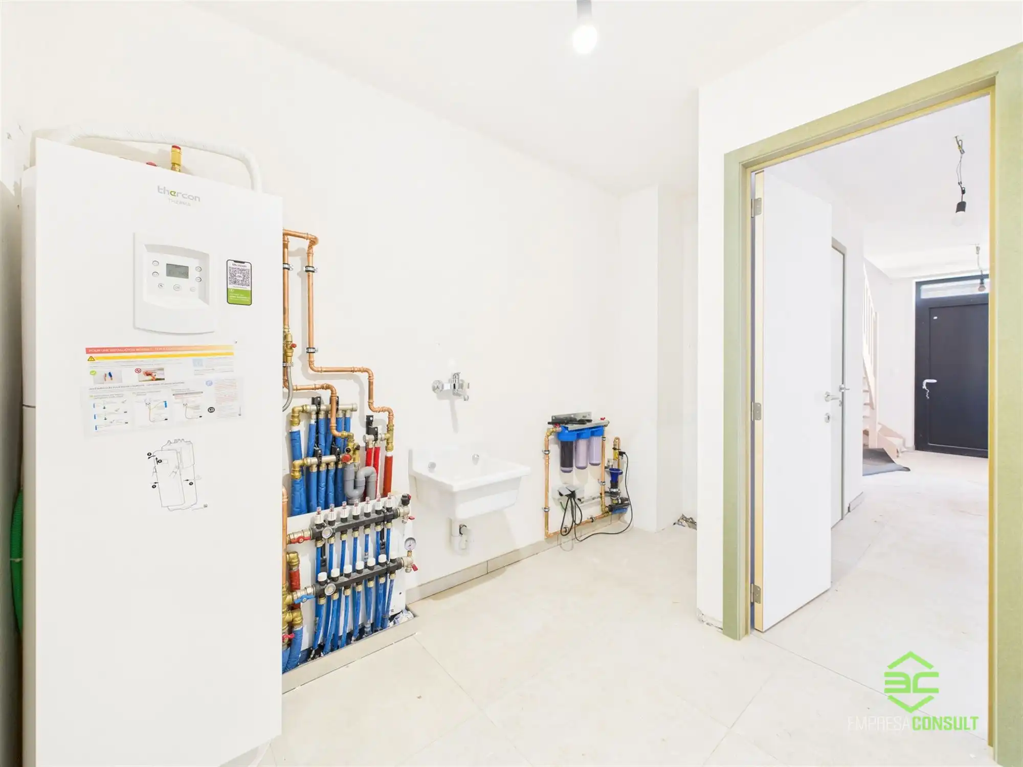 Afgewerkte nieuwbouwwoning met 4 slpk en E-peil 0! foto 6