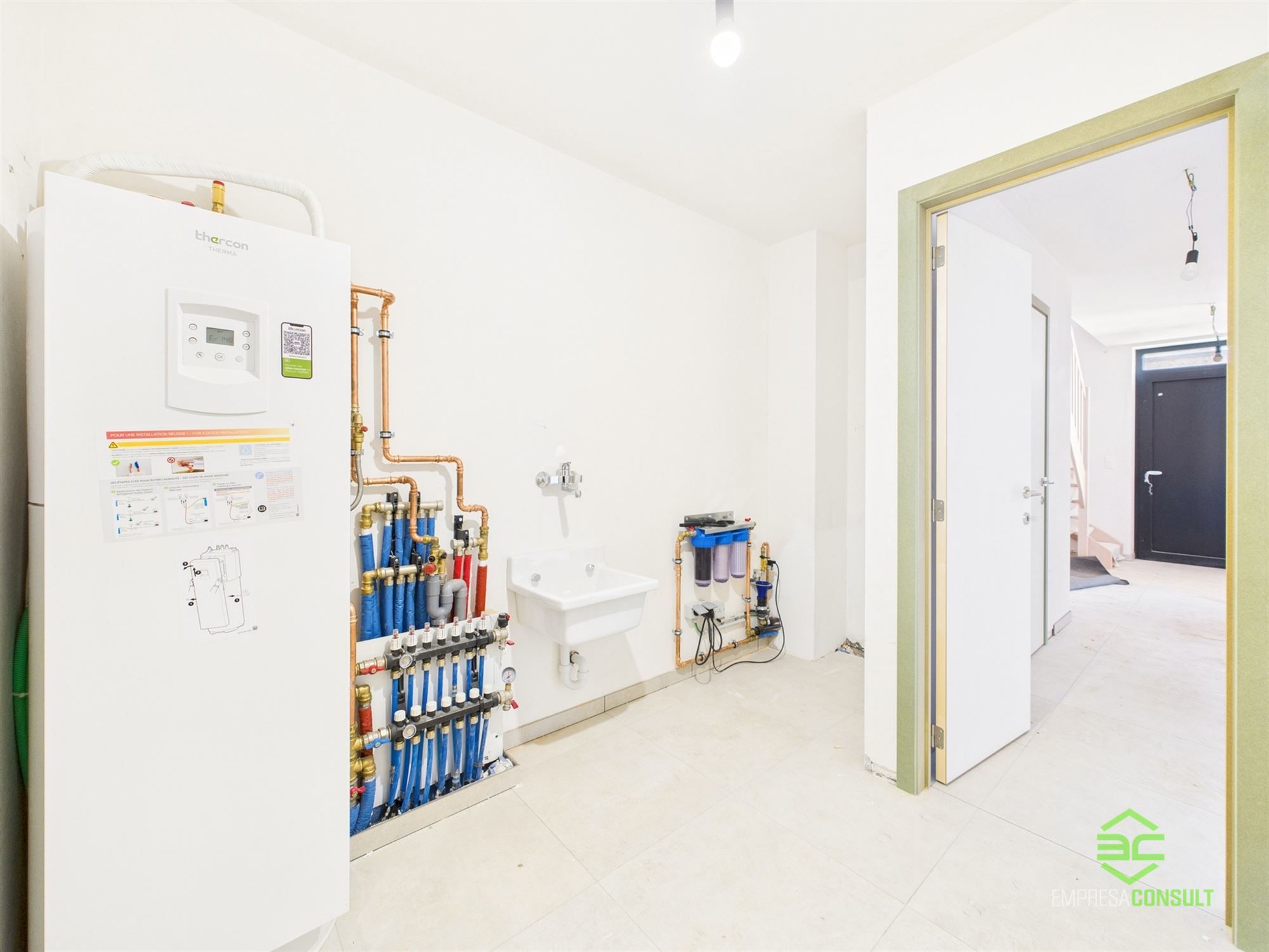 Afgewerkte nieuwbouwwoning met 4 slpk en E-peil 0! foto 6