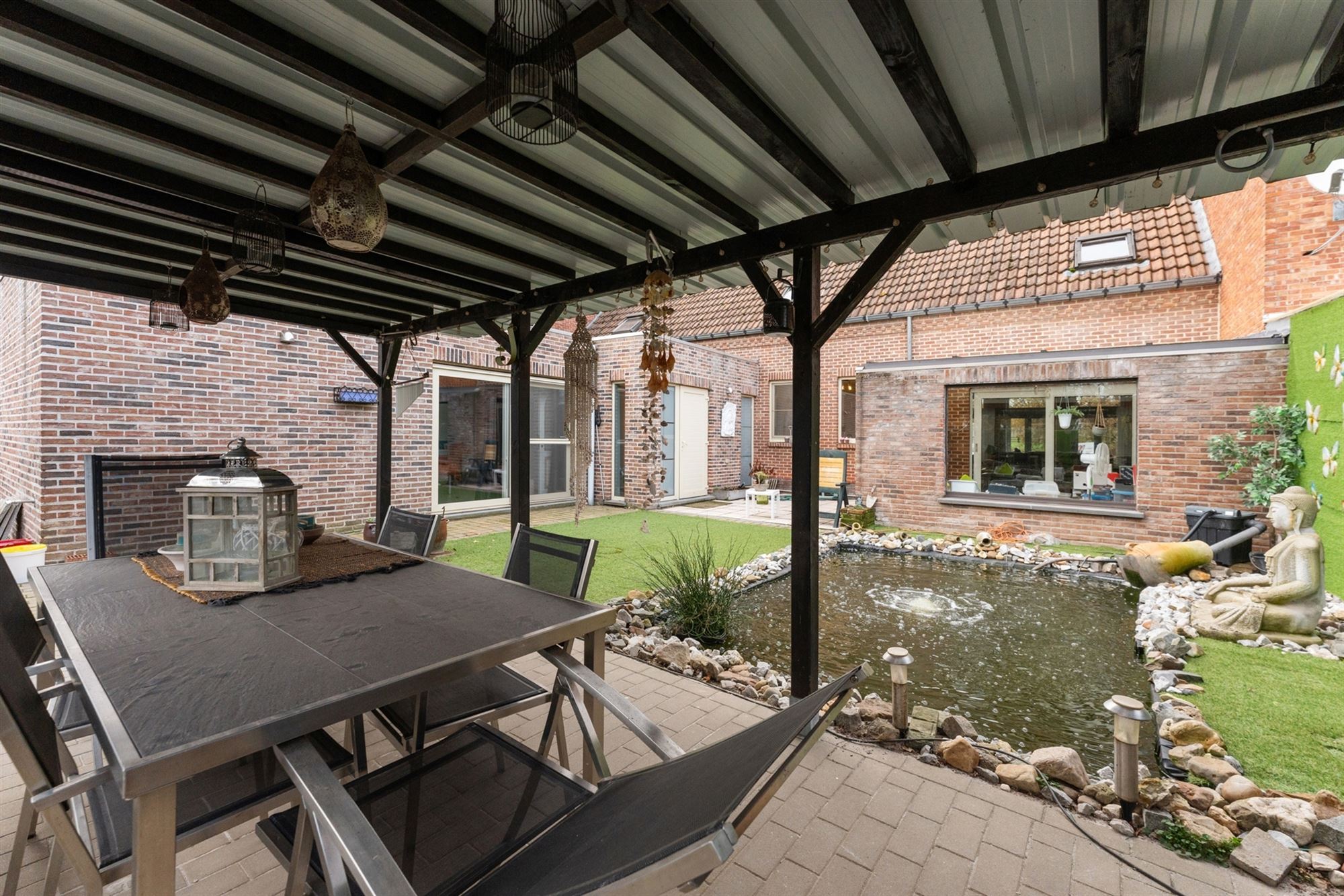 RUIME WONING MET 5 SLAAPKAMERS OP CENTRALE LIGGING VLAK BIJ BERINGEN CENTRUM foto 2